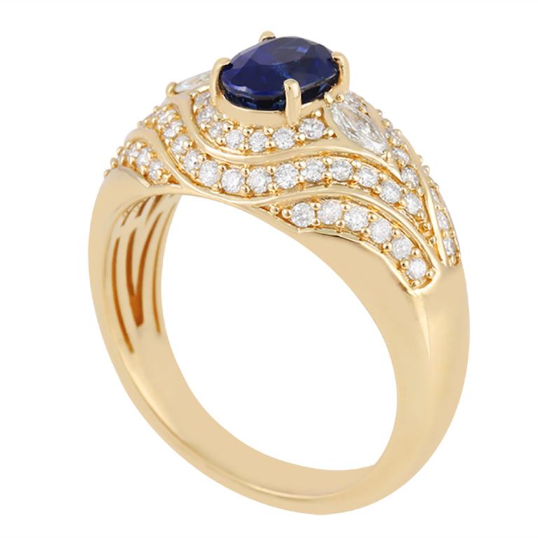 Modern Chromia Sapphire & White Diamond 18K Yellow Gold Ring 1.75cts For Sale