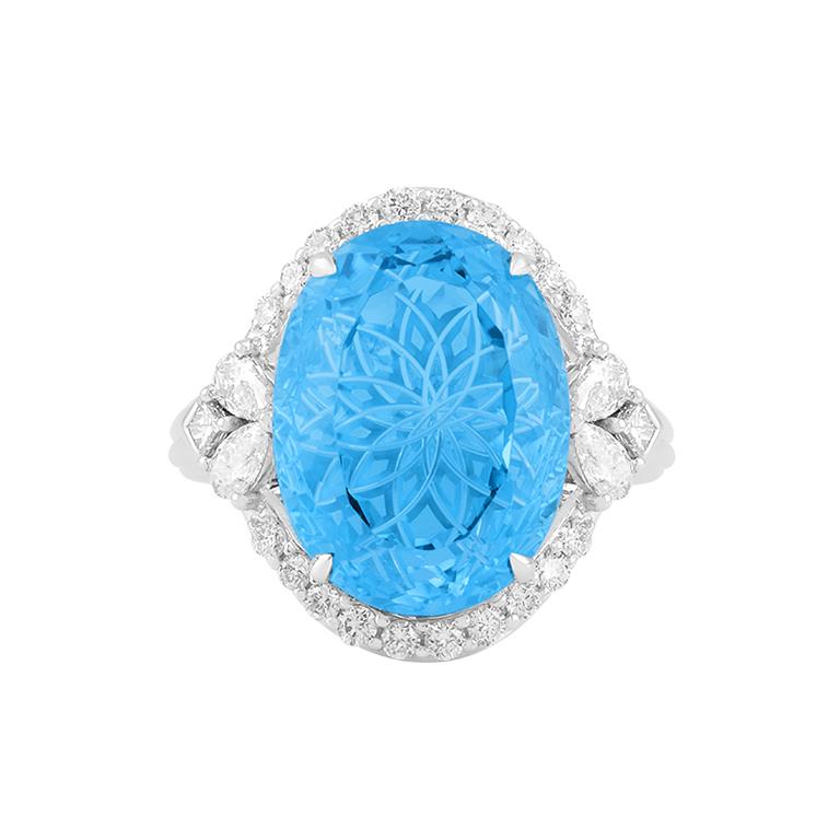 Bague en or blanc 18 carats Topaze bleue suisse et diamant blanc 13,10cts Excellent état - En vente à New York, NY