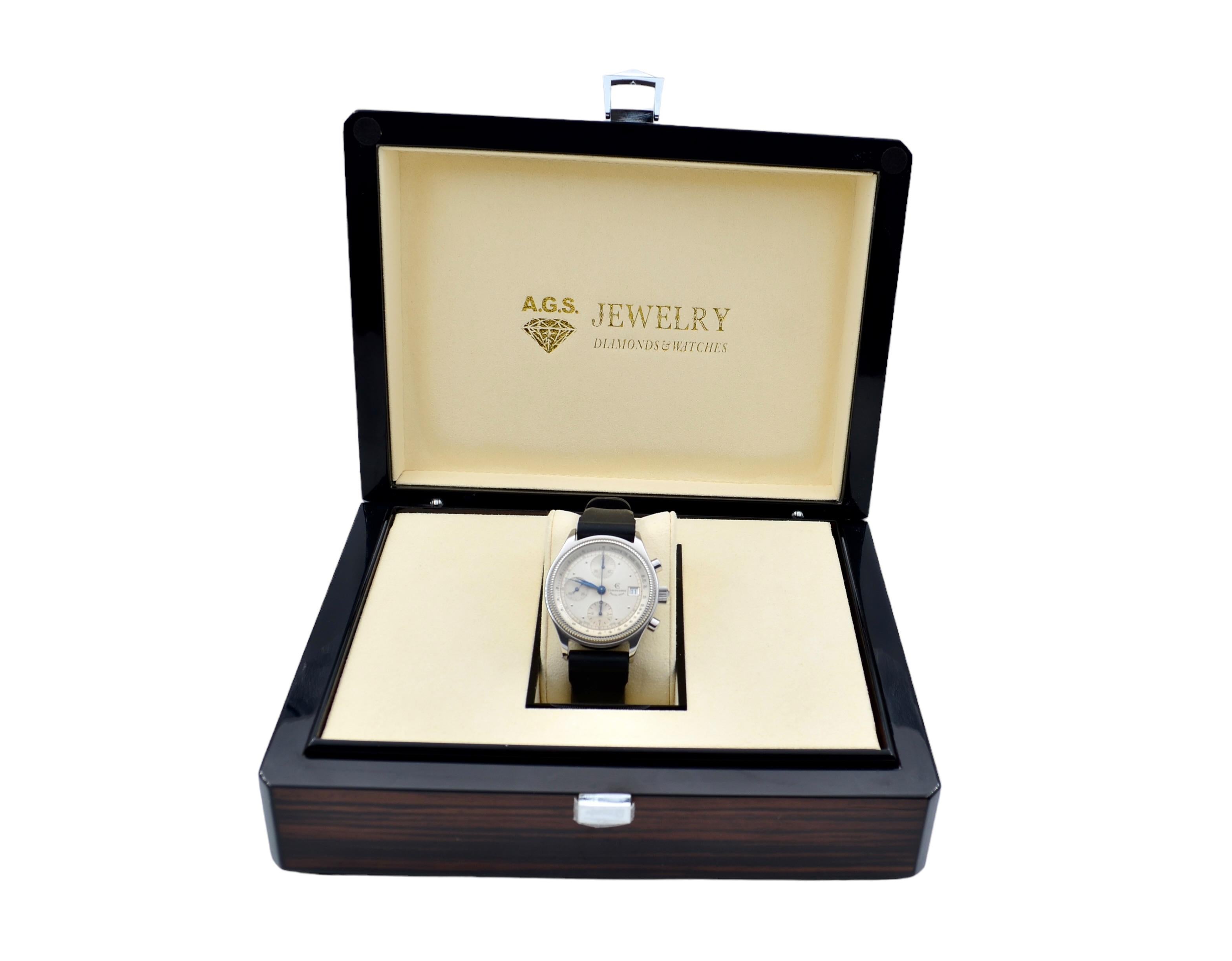 Die Uhr ist in einem sehr guten Zustand, sie ist professionell poliert und funktioniert gut. Die Gesamtlänge des Armbands (Gehäuse+Armband) beträgt zwischen 15,5-21,5 cm. Es hat Kratzer auf dem Glas. Das Kautschukband ist nicht original. Die Uhr