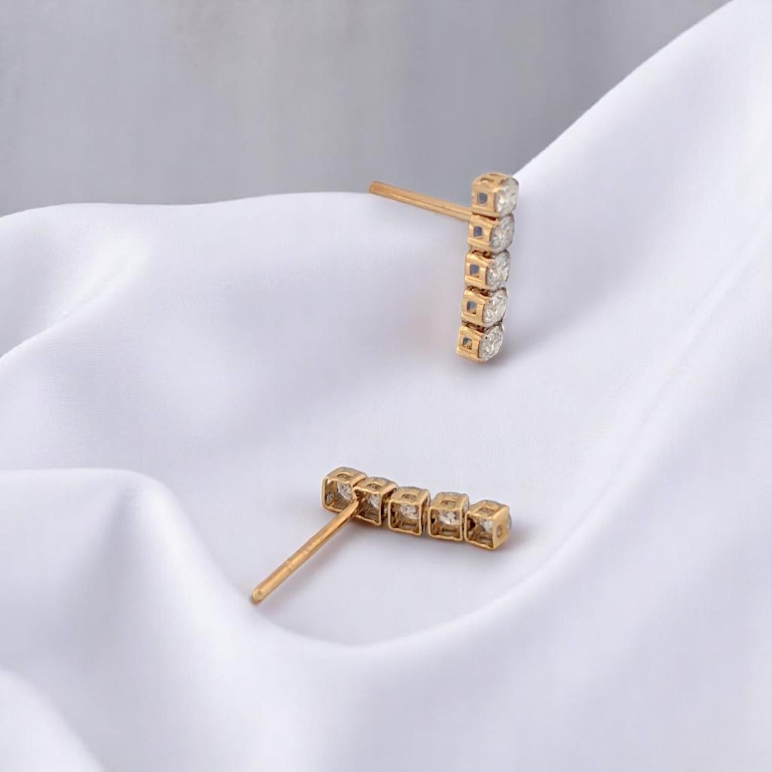 Chrys  Orecchini in oro giallo 14K con diamanti da 0,50 carati, orecchini a perno minimalisti In condizioni Nuovo in vendita a Greeneville, TN