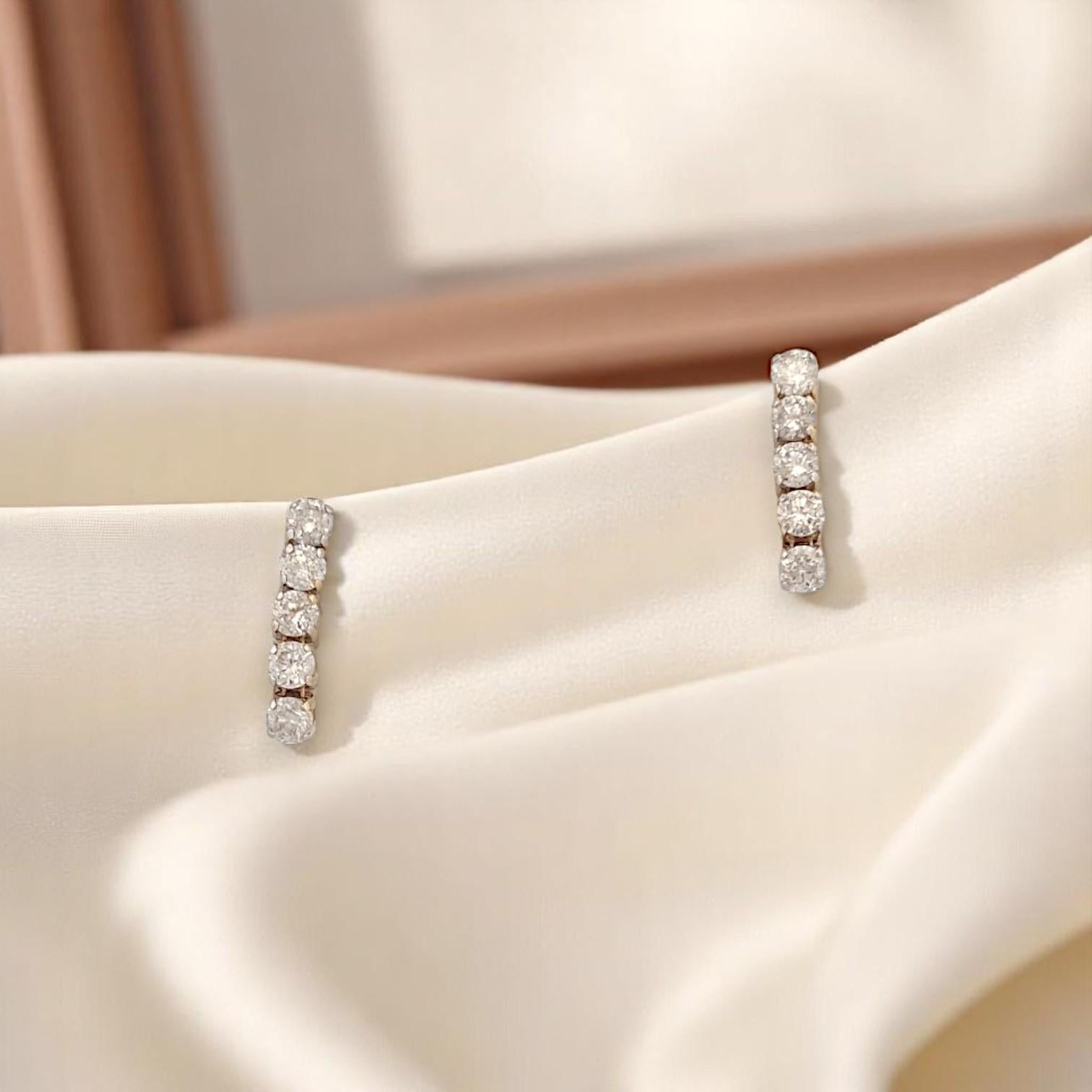 Chrys  Orecchini in oro giallo 14K con diamanti da 0,50 carati, orecchini a perno minimalisti in vendita 1