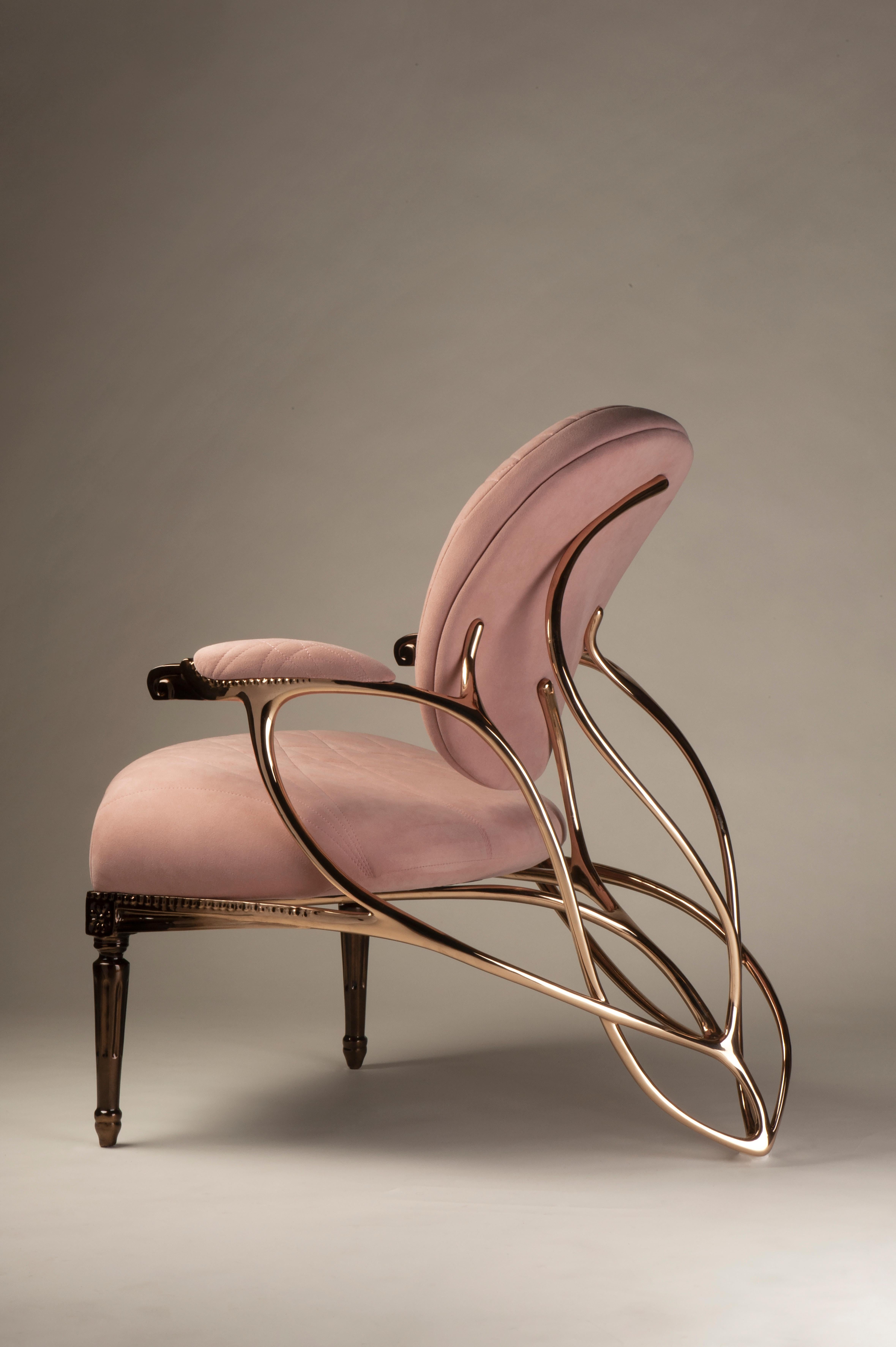 Solid bronze and Alcantara upholstery (upholstery be adapted / leather / textile)

A sensual chair that depicts the transformation from a pupa to a butterfly. The design is part of the most expressive and personal work by designer Frank Tjepkema,