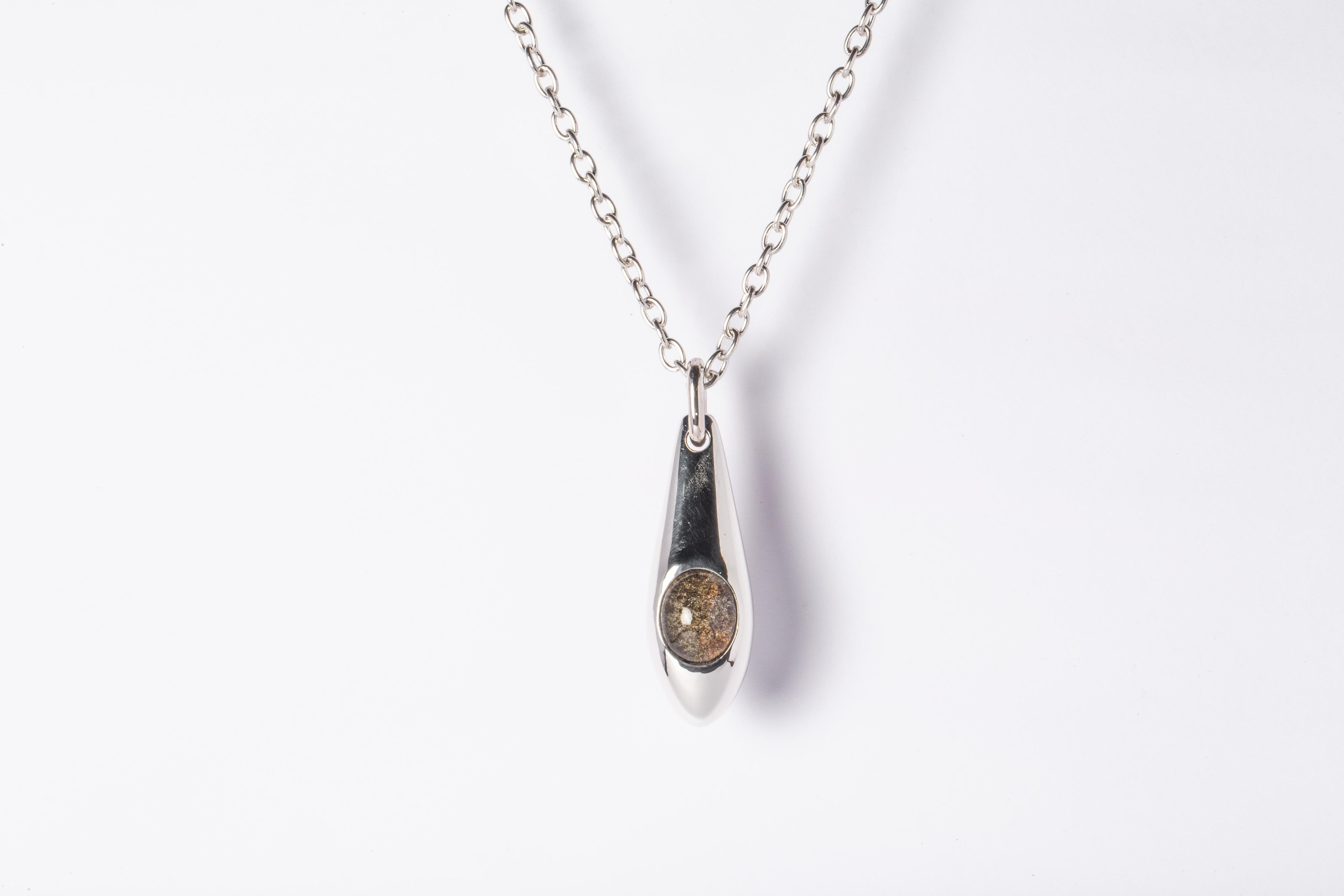 Necklace in the shape of chrysalis made in polished sterling silver and a slab of garden quartz. It comes on a 74 cm sterling silver chain. Each piece a unique and this is what makes it special.