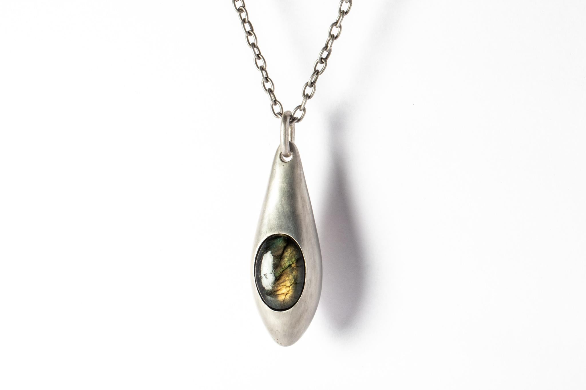Chrysalis Necklace (Cremaster Emergence, Labradorite, DA+LAB) In New Condition For Sale In Paris, FR