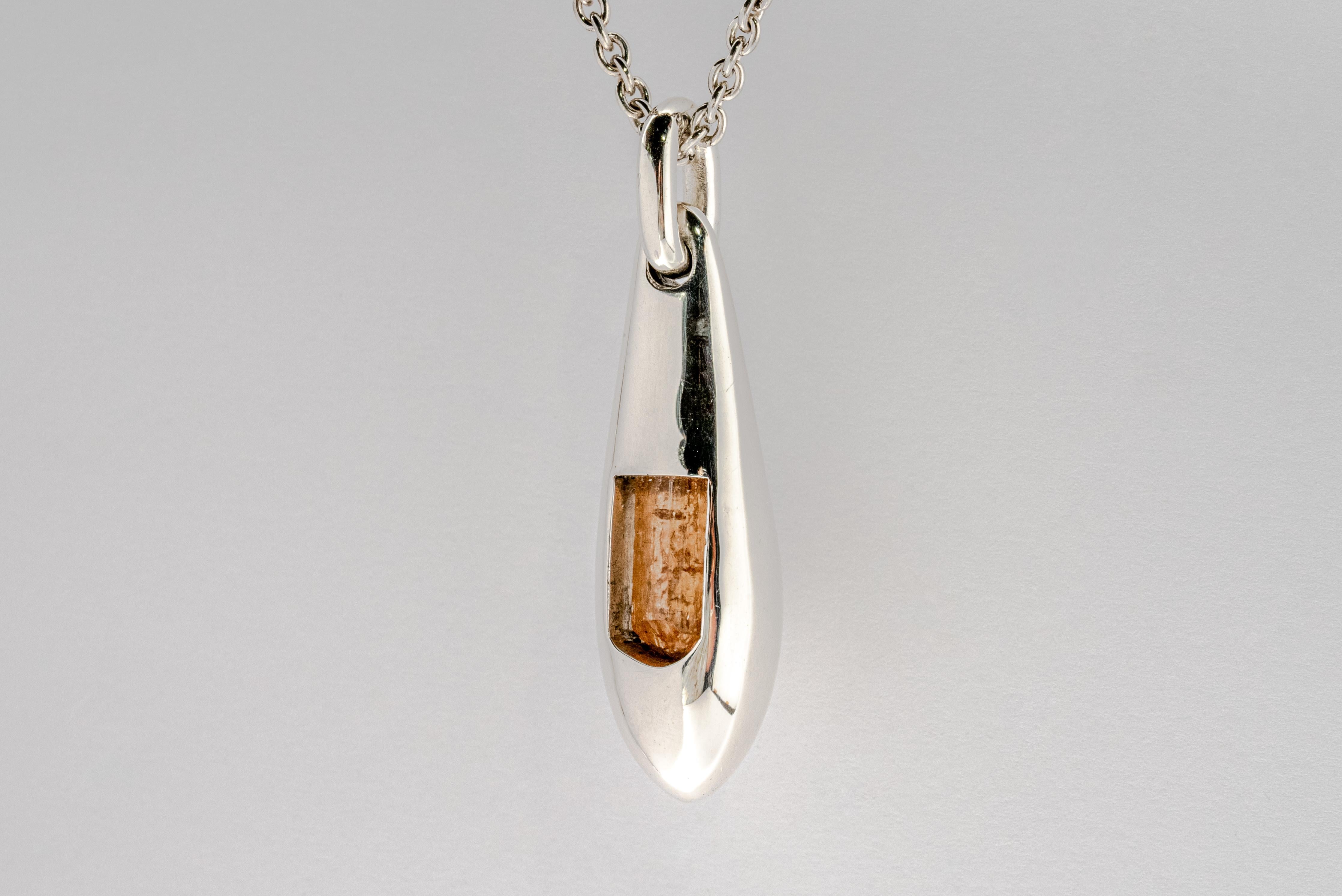 Necklace in polished sterling silver and a rough of imperial topaz. It comes on 74 cm sterling silver chain.