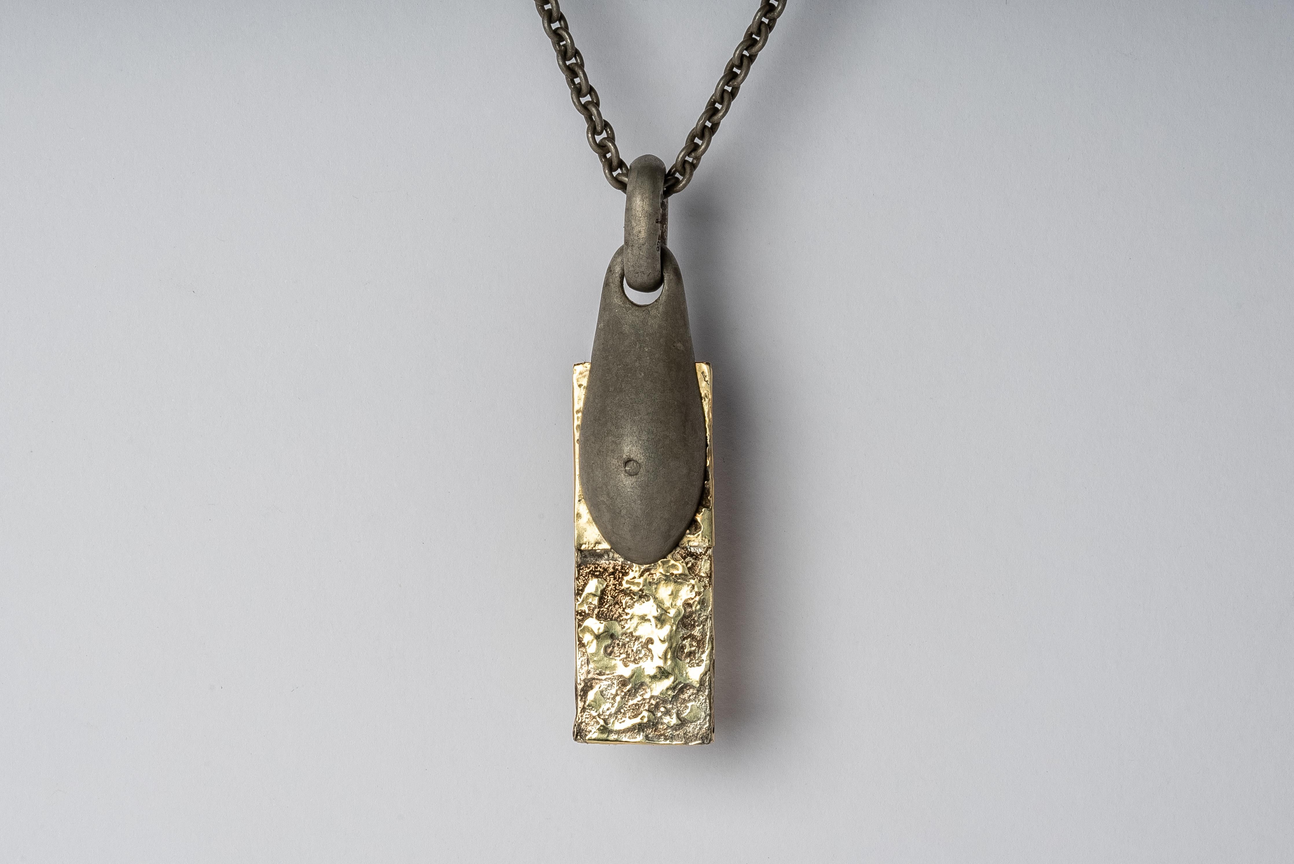 Chrysalis Necklace (Plate, Short, No.3, DA18K) In New Condition For Sale In PARIS, FR