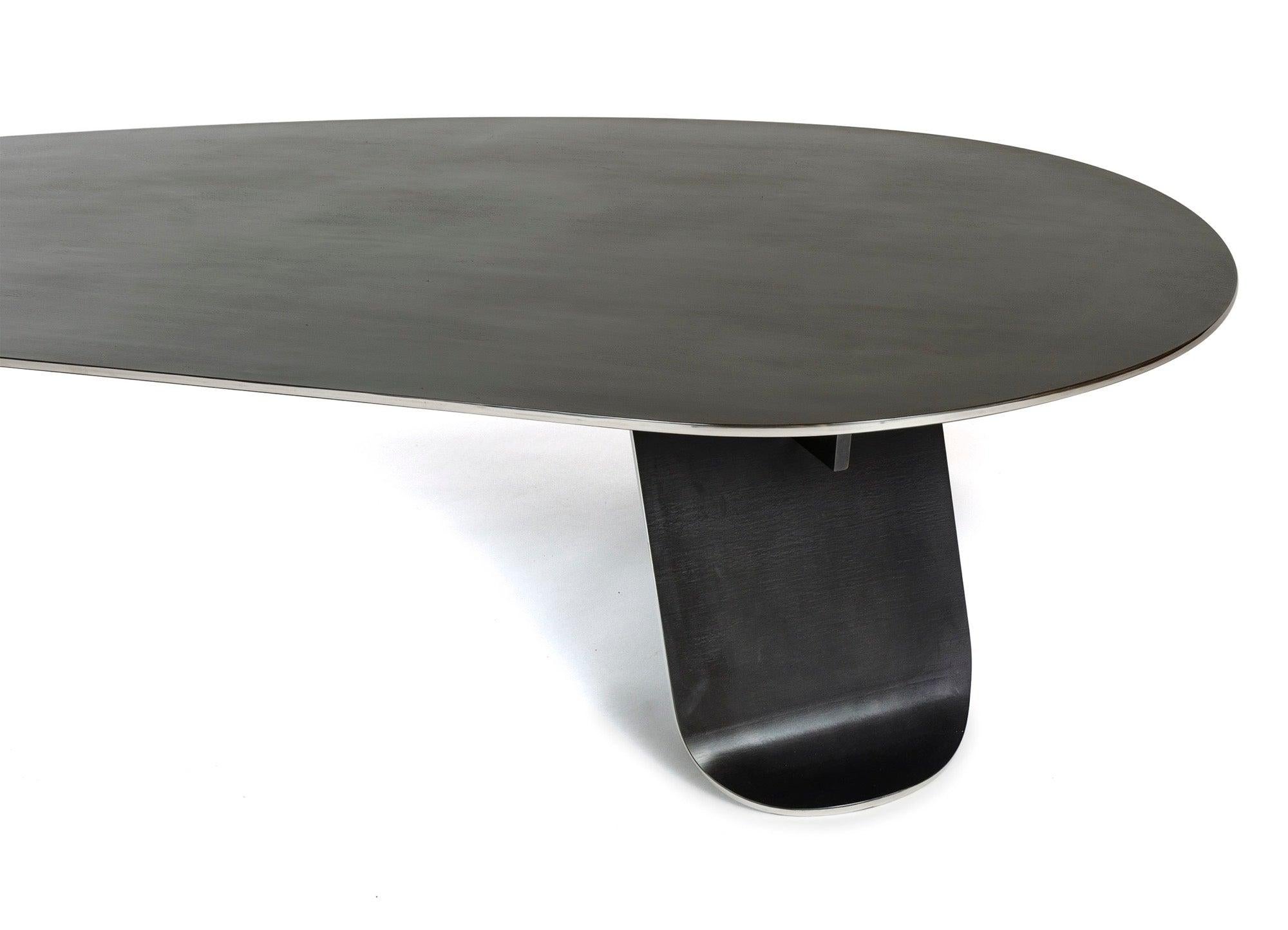 Tavolo basso Chrysalis No. 1 in acciaio inox nero con bordi lucidi, realizzato su ordinazione In condizioni ottime in vendita a Sagaponack, NY