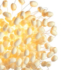 Chrysalis Wall di Ango - Lampada da parete a bozzolo di seta realizzata a mano