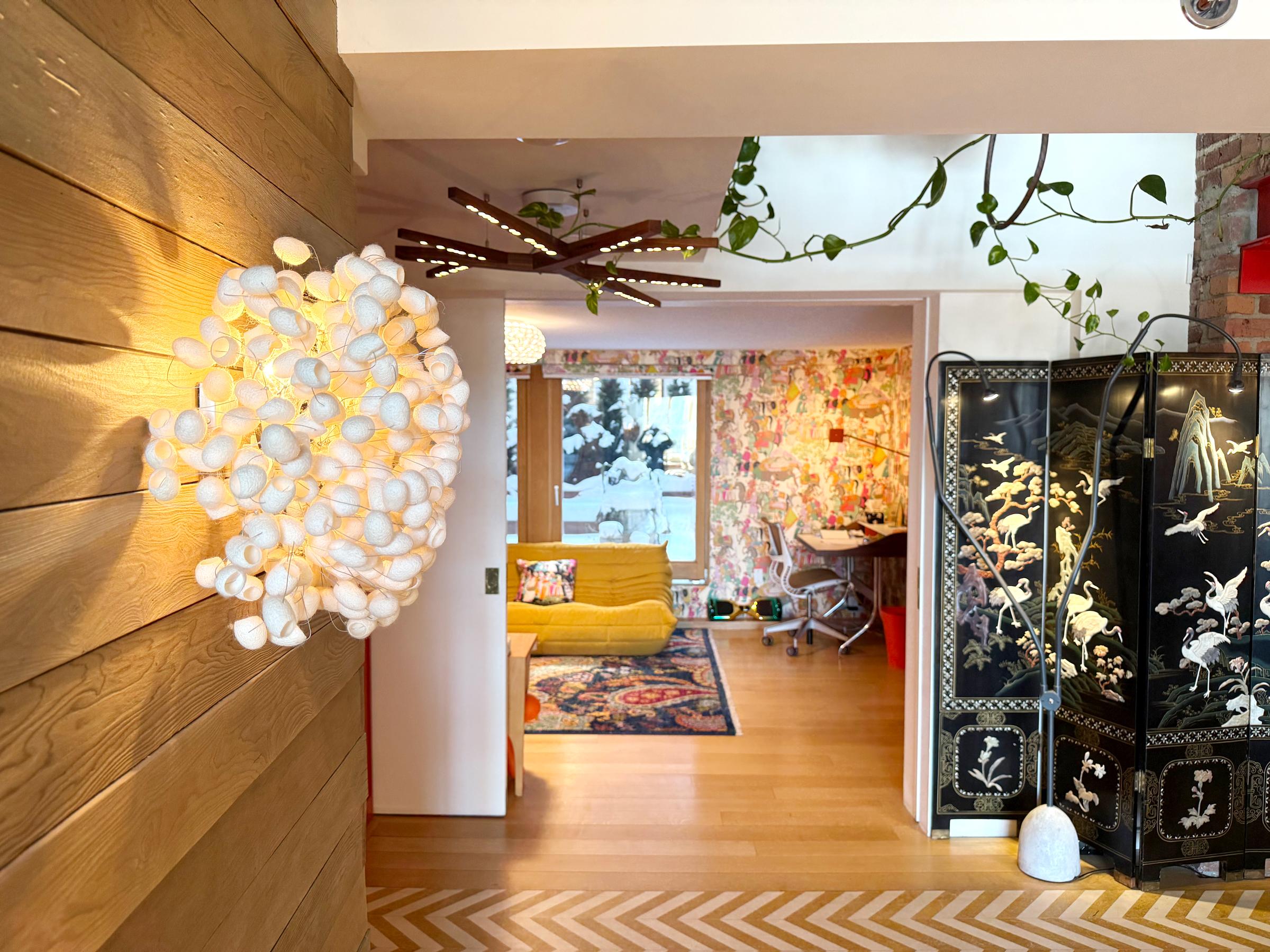Chrysalis Wall di Ango - Lampada da parete a bozzolo di seta realizzata a mano In condizioni Nuovo in vendita a Bangkok, TH