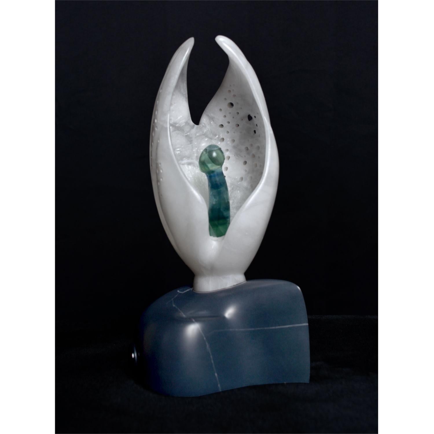 Futuriste Sculpture métaphysique en ébène d'albâtre blanc et d'ébène éclairée par UV Chrysalis en vente