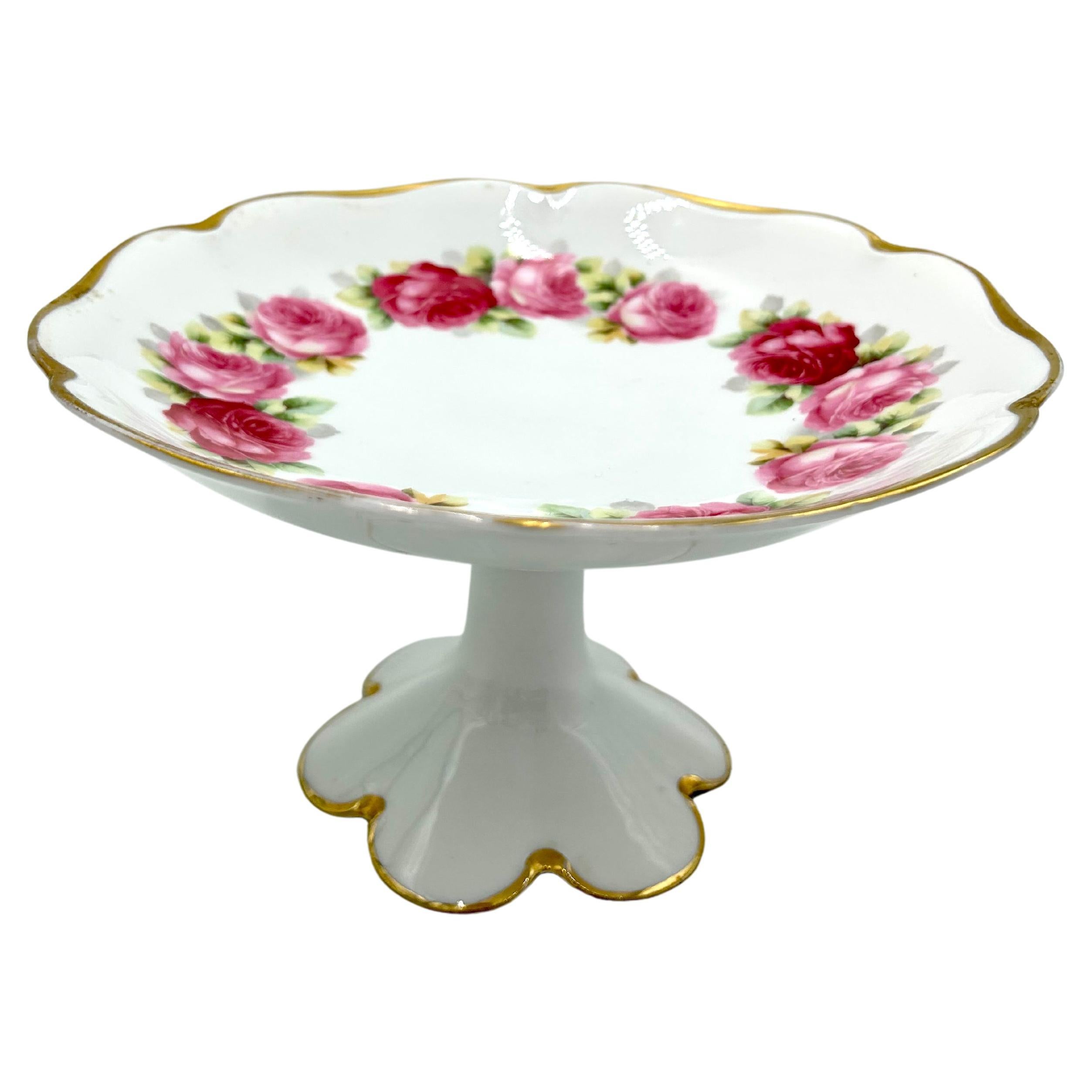 Contemporary Cake Stand For Sale at 1stDibs