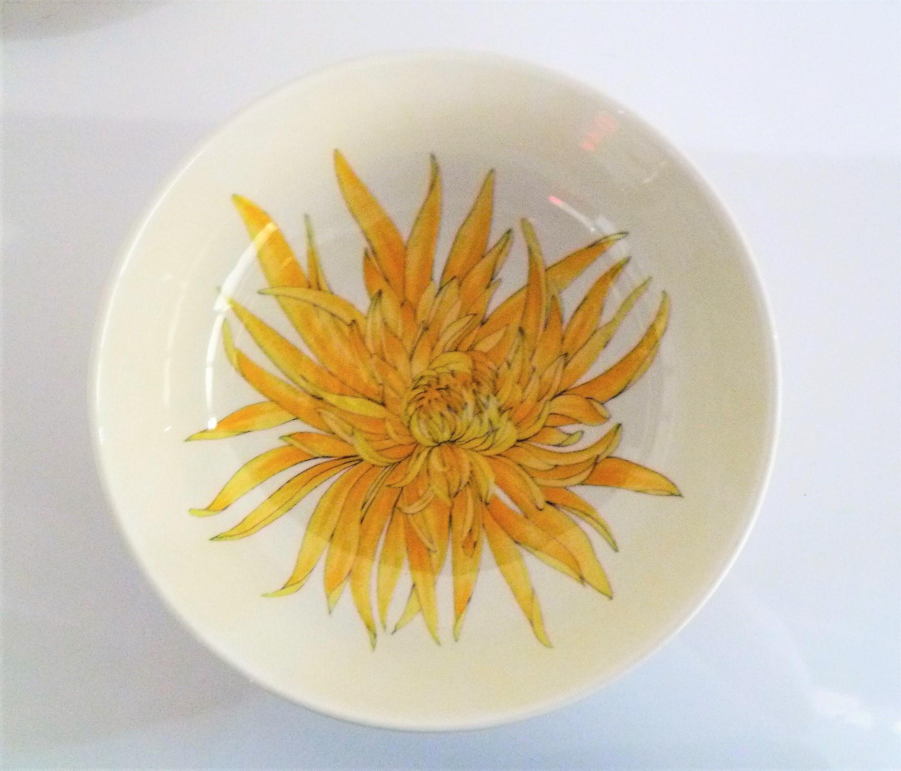Chrysanthemum 5 Serving Dishes by Ernestine Ceramiche Salerno, Italy, 1960s 2