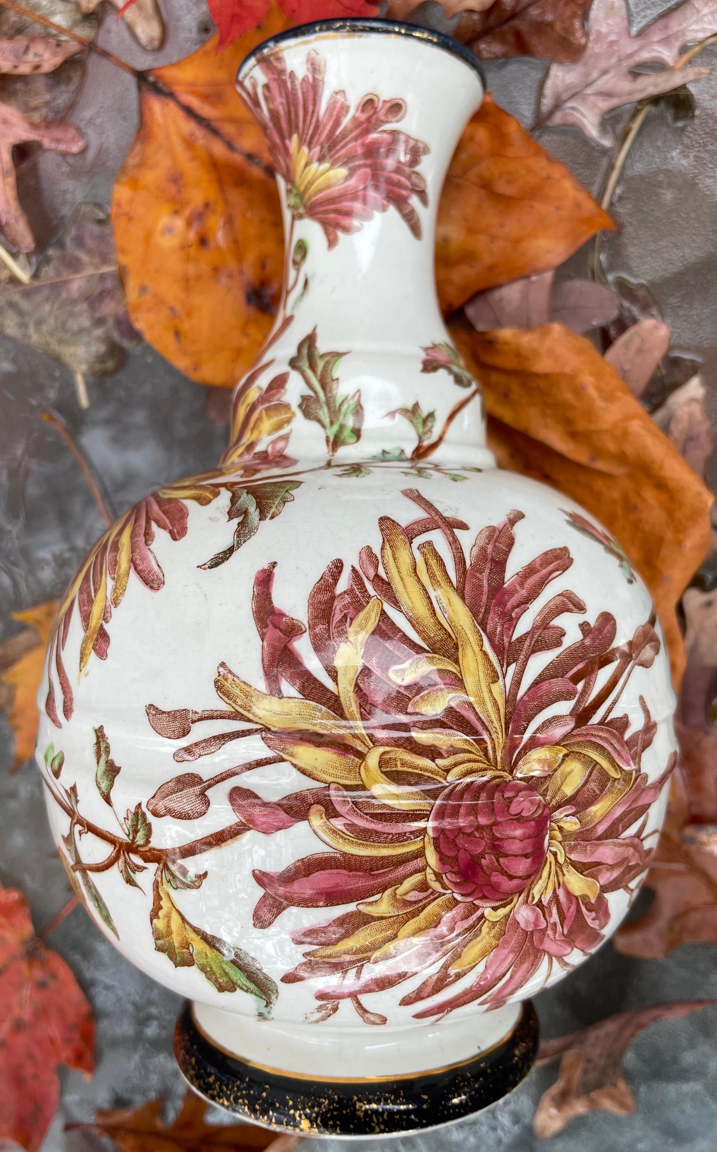 Allemand Vase à bourgeons de chrysanthème en vente