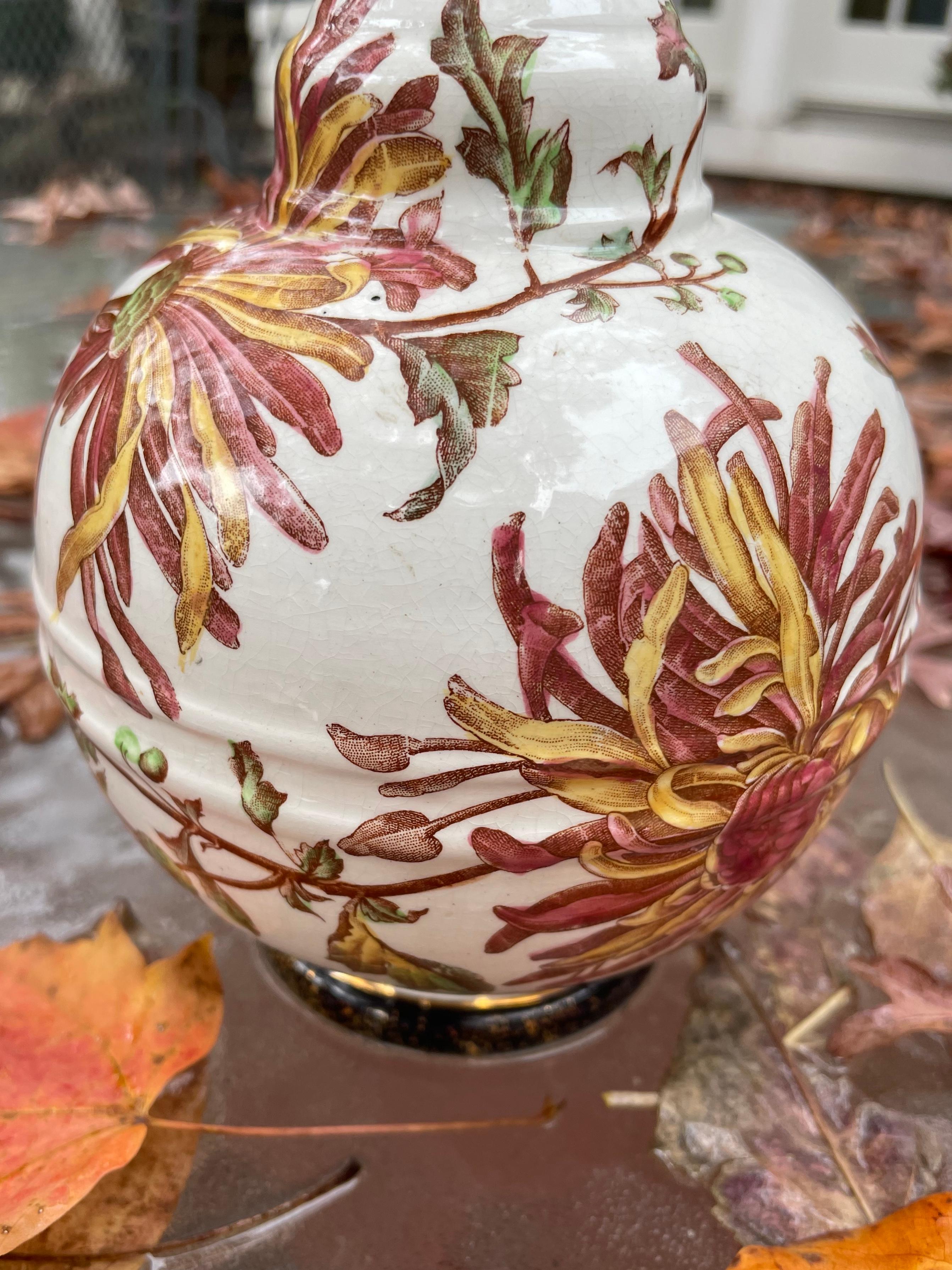 Chrysanthemum Bud Vase In Good Condition For Sale In New York, NY