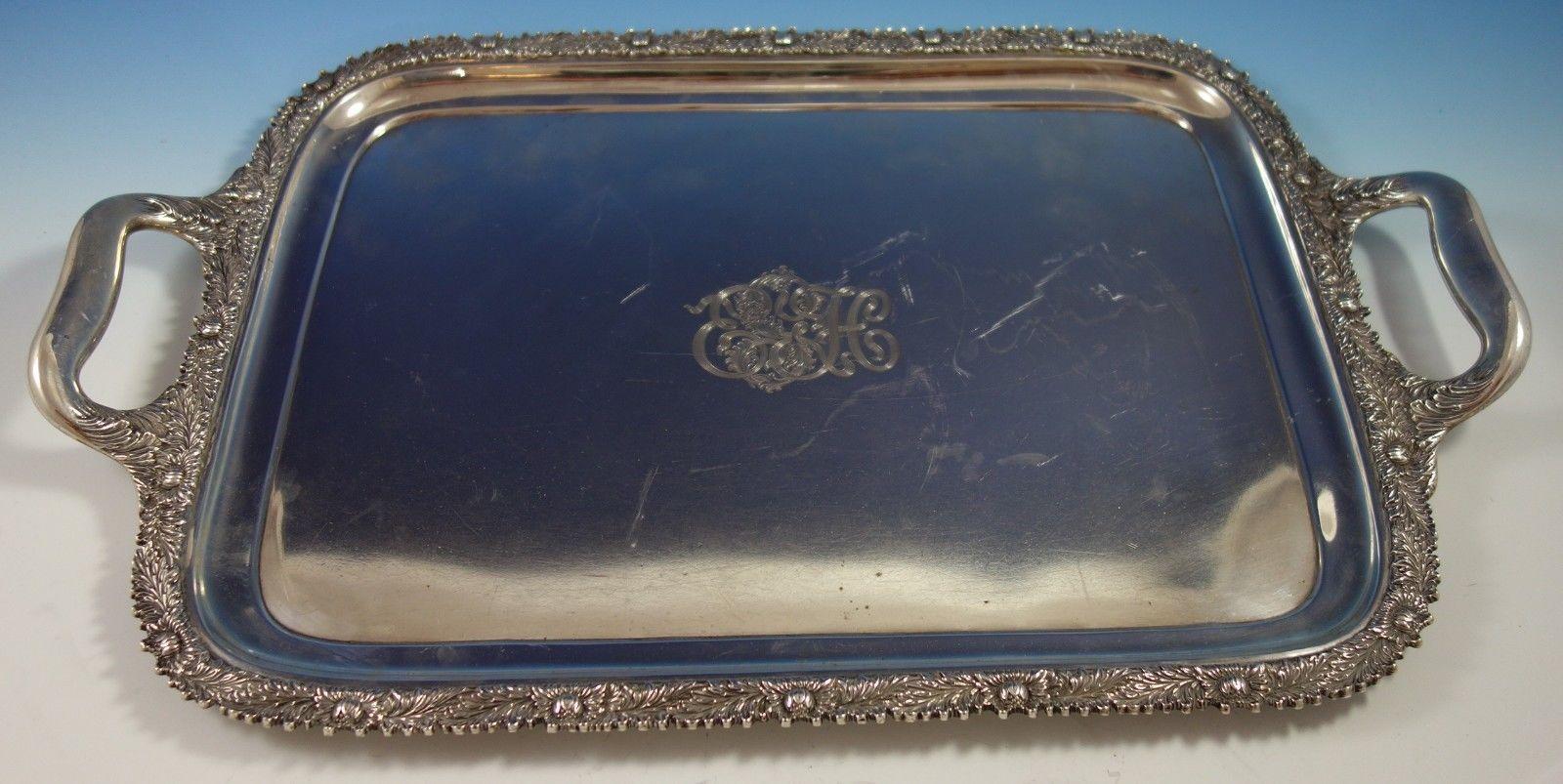 Superb Chrysantheme von Tiffany & Co. Sterling Silber große und beeindruckende antike Teetablett mit Griffen. Das Tablett ist mit der Nummer 6682-4278 und der Datumsangabe 