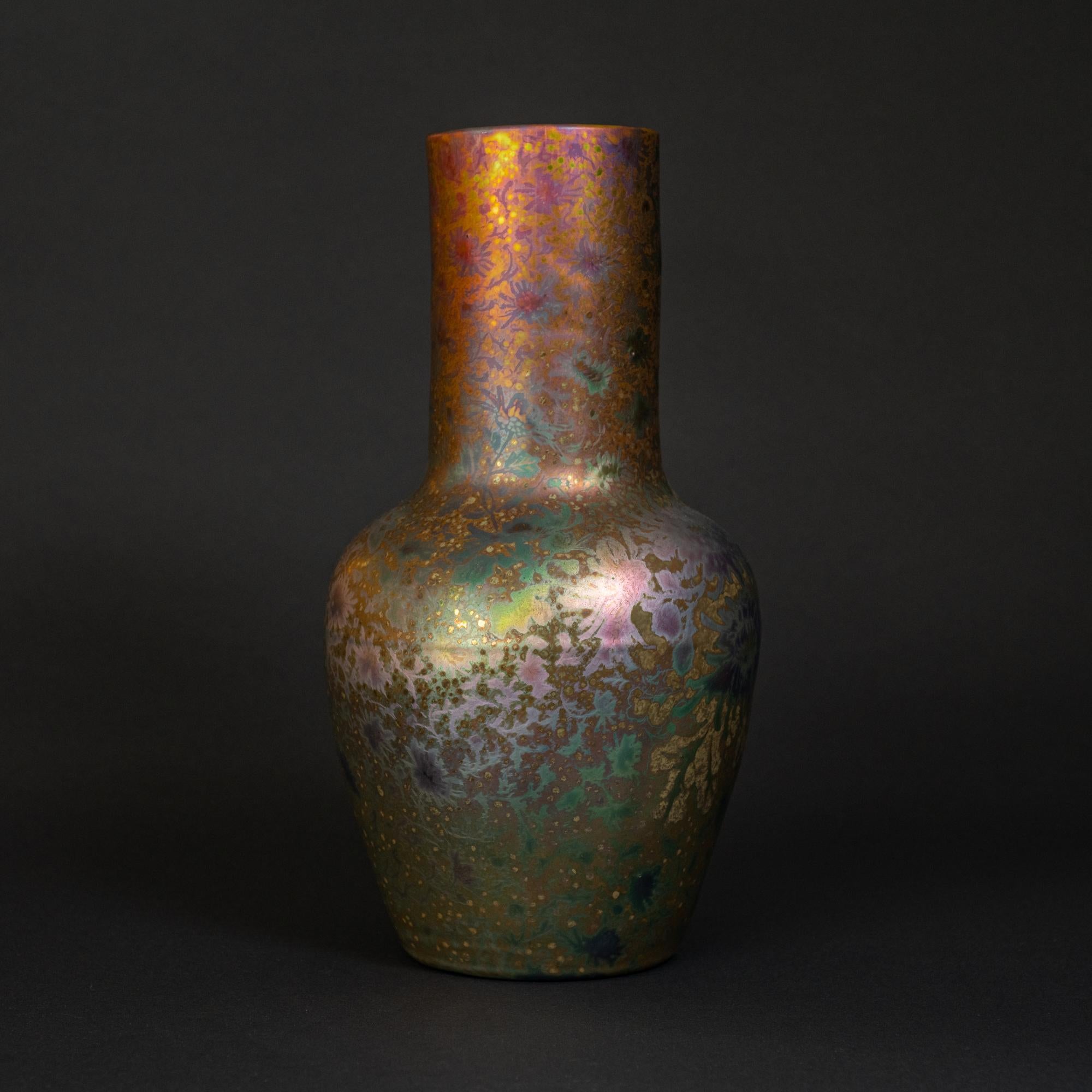 Schillernde Chrysantheme-Vase im Jugendstil von Clement Massier (Art nouveau) im Angebot