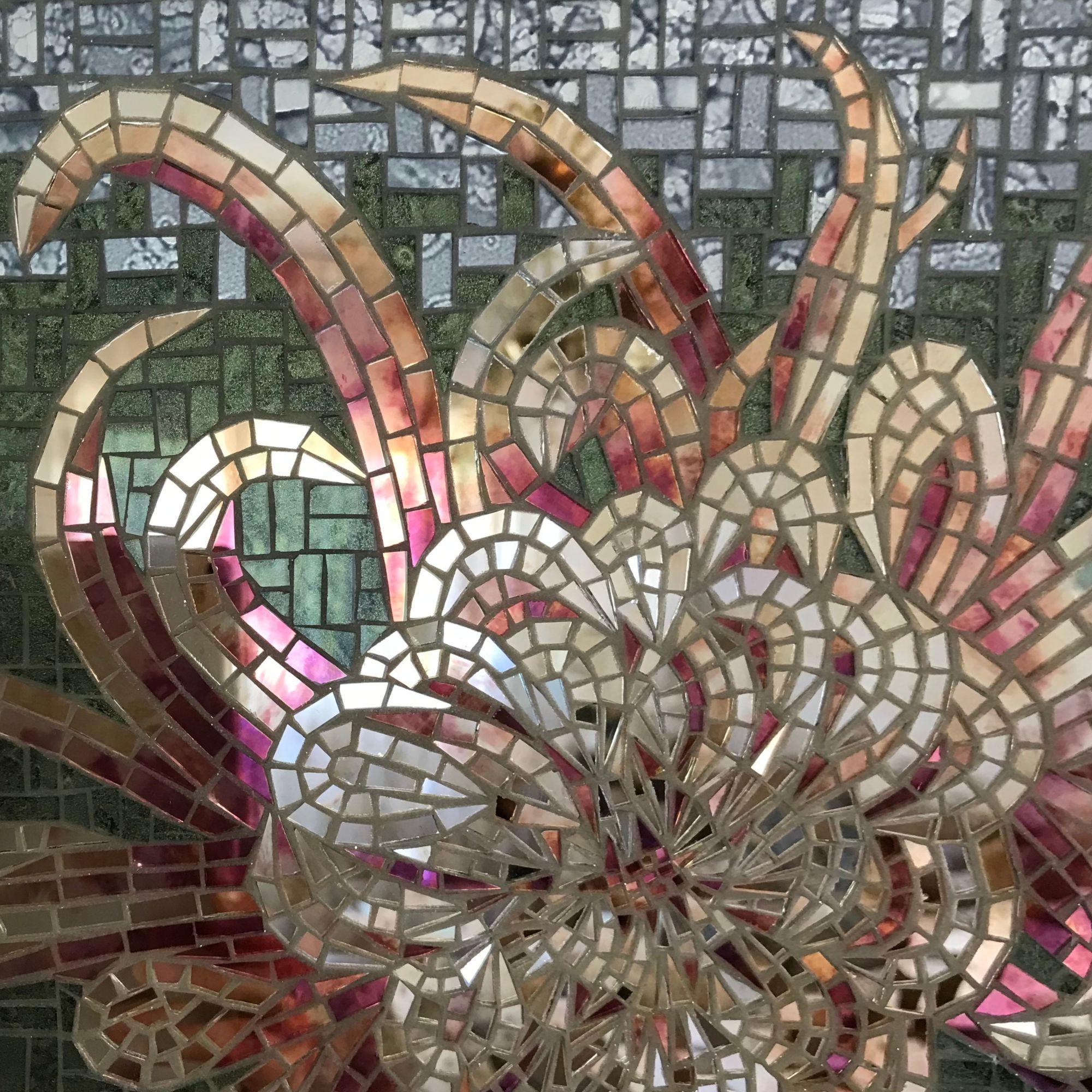 “Chrysanthemum”- Scultura a Mosaico in Vetro Specchiato, Pezzo Unico, 2024 In condizioni ottime in vendita a Venezia, IT