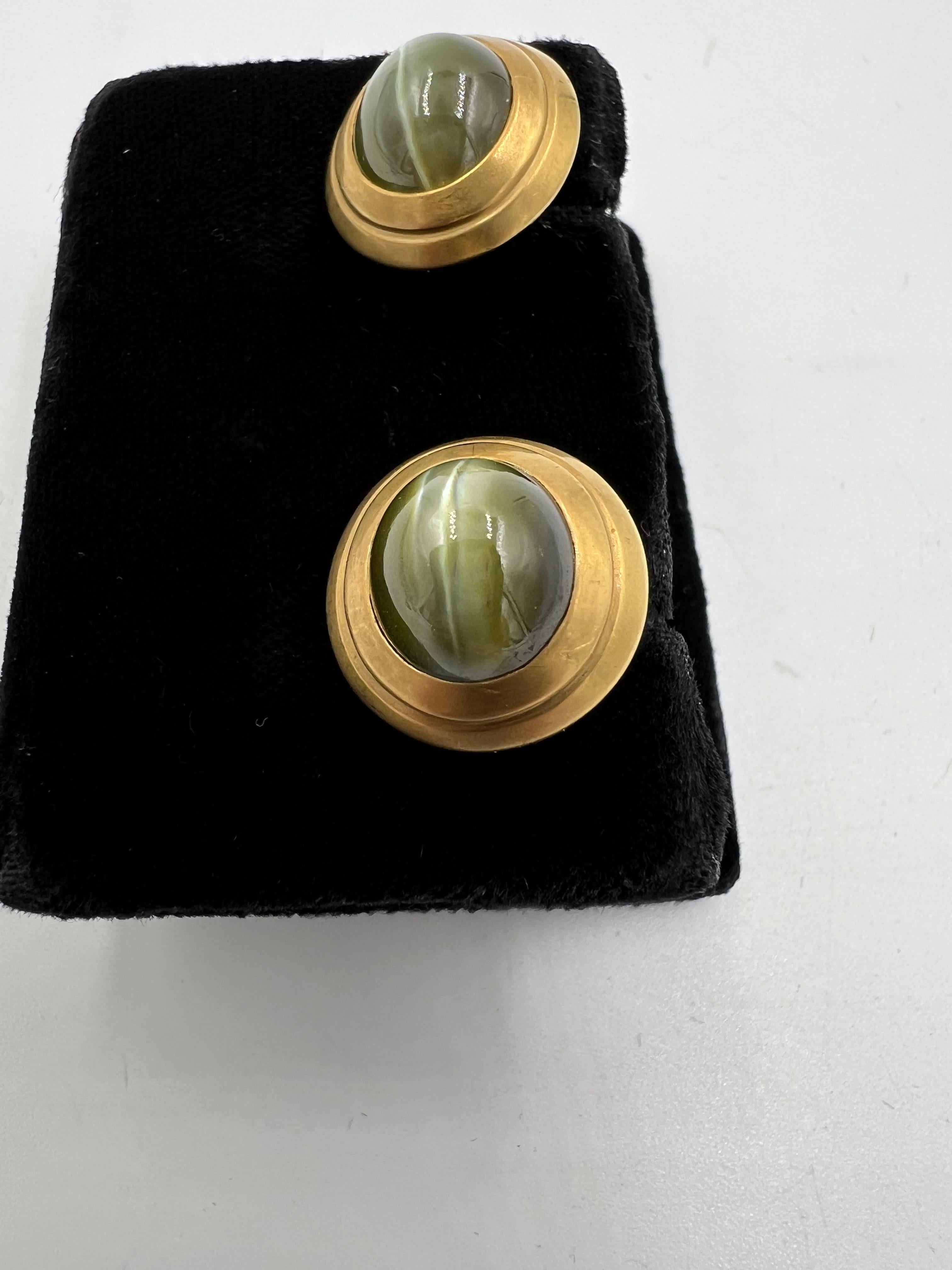 Modern Chrysoberyl Cats Eye Yellow Gold Cufflinks For Sale