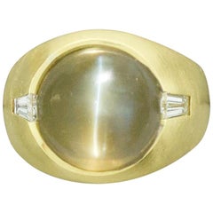 Vintage Chrysoberyl Cats Eye 11.10 Carat and Diamond Ring in 18 Karat