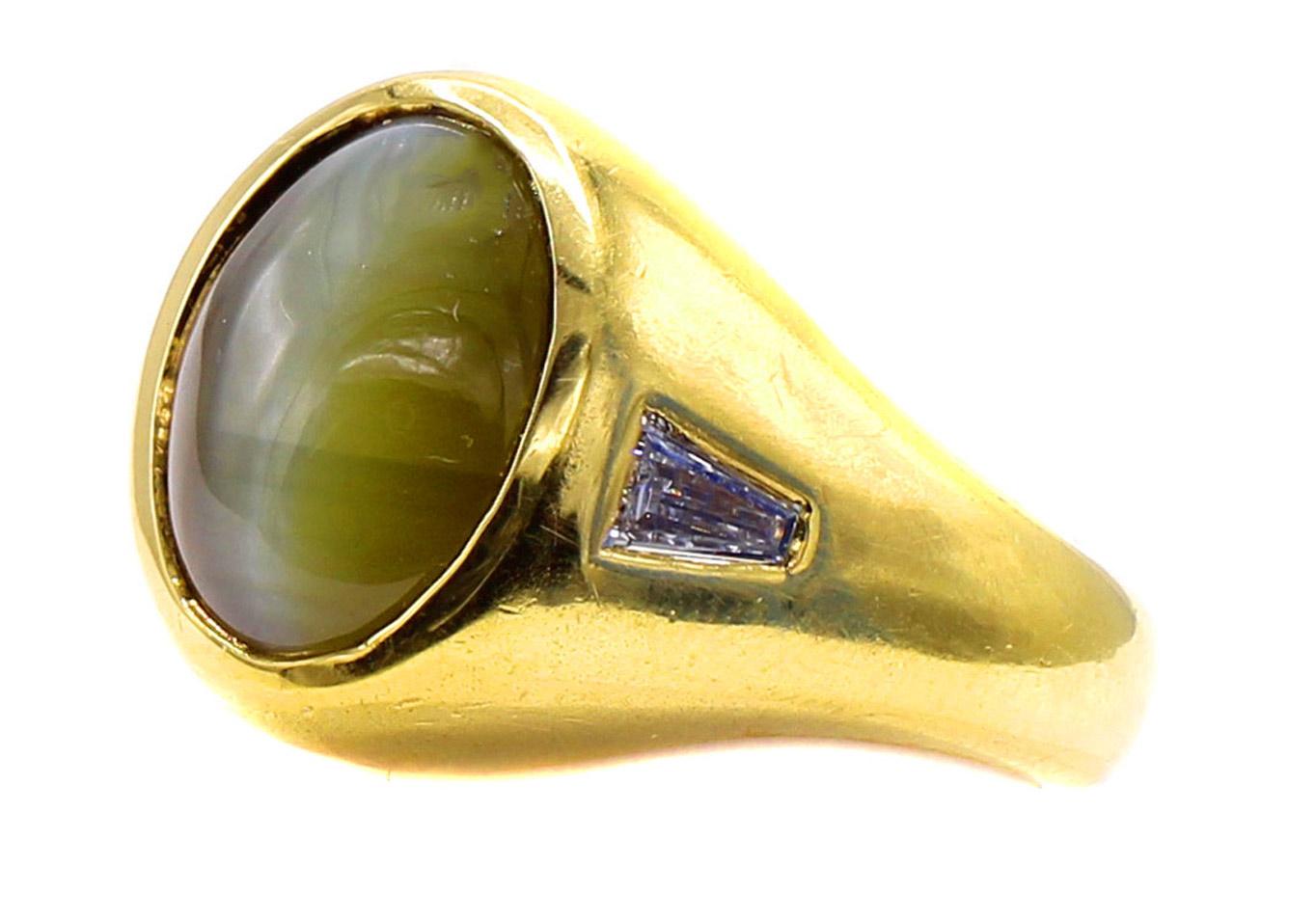 Women's or Men's Chrysoberyl Cat's Eye 18 Karat Yellow Gold Ring For Sale