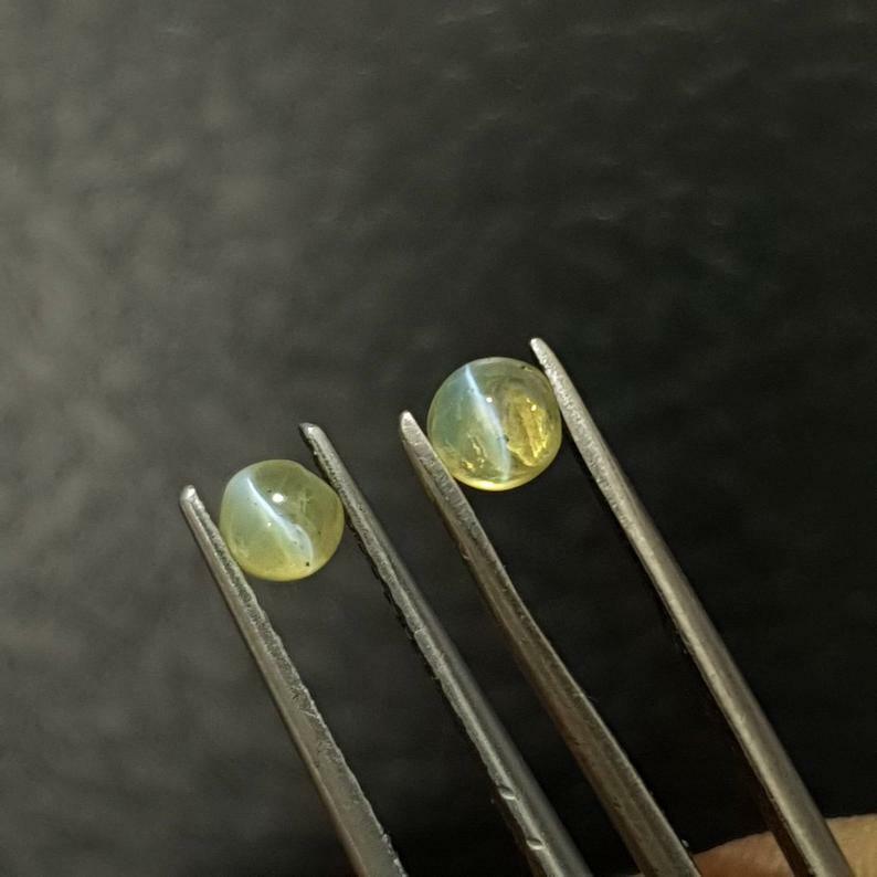 Chrysoberyl Cats Eye Natural Chrysoberyl Cats Eye Cabochon IGI Certified Stone.
Size of 1st Stone: 3.90 mm Approx, Weight: 0.46ct Approx
Size of 2nd Stone:3.85 mm Approx, Weight: 0.48ct Approx
Light weight can be worn everyday

Additional