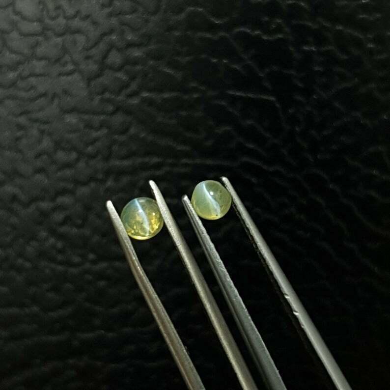 Chrysoberyl Cats Eye Natural Cabochon IGI Certified Stone In New Condition For Sale In Chicago, IL