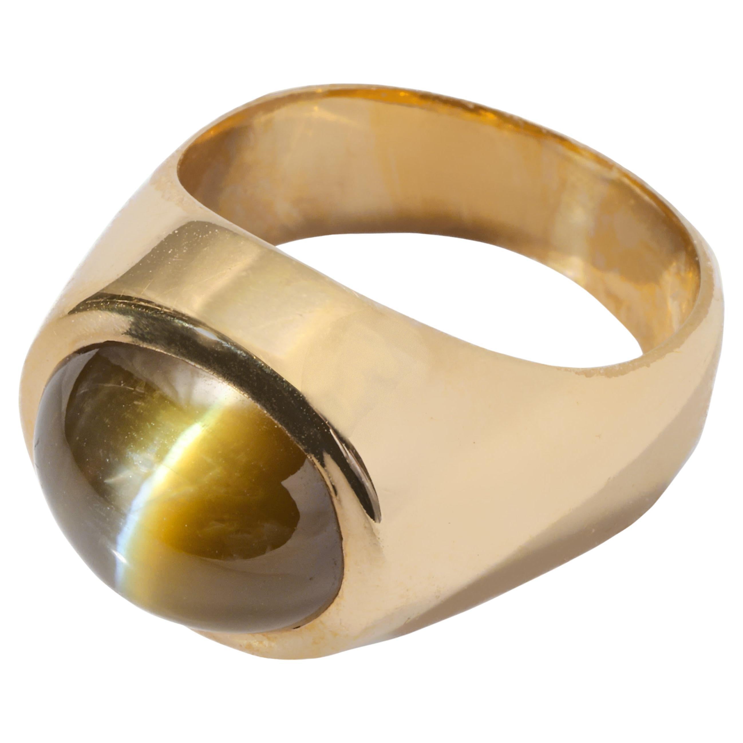 Chrysoberyl Cat's Eye Ring 12.5 Carats Milk & Honey Certified Men's Ring For Sale