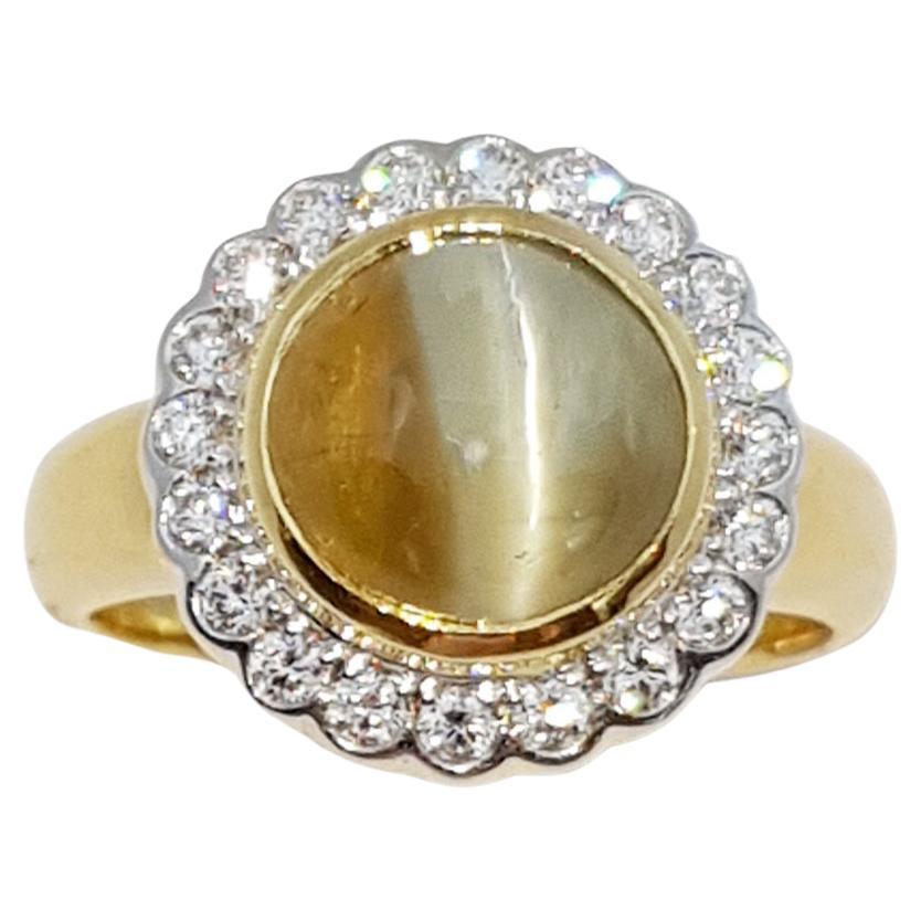Chrysoberyl Cat's Eye with Diamond Ring Set in 18 Karat Gold For Sale