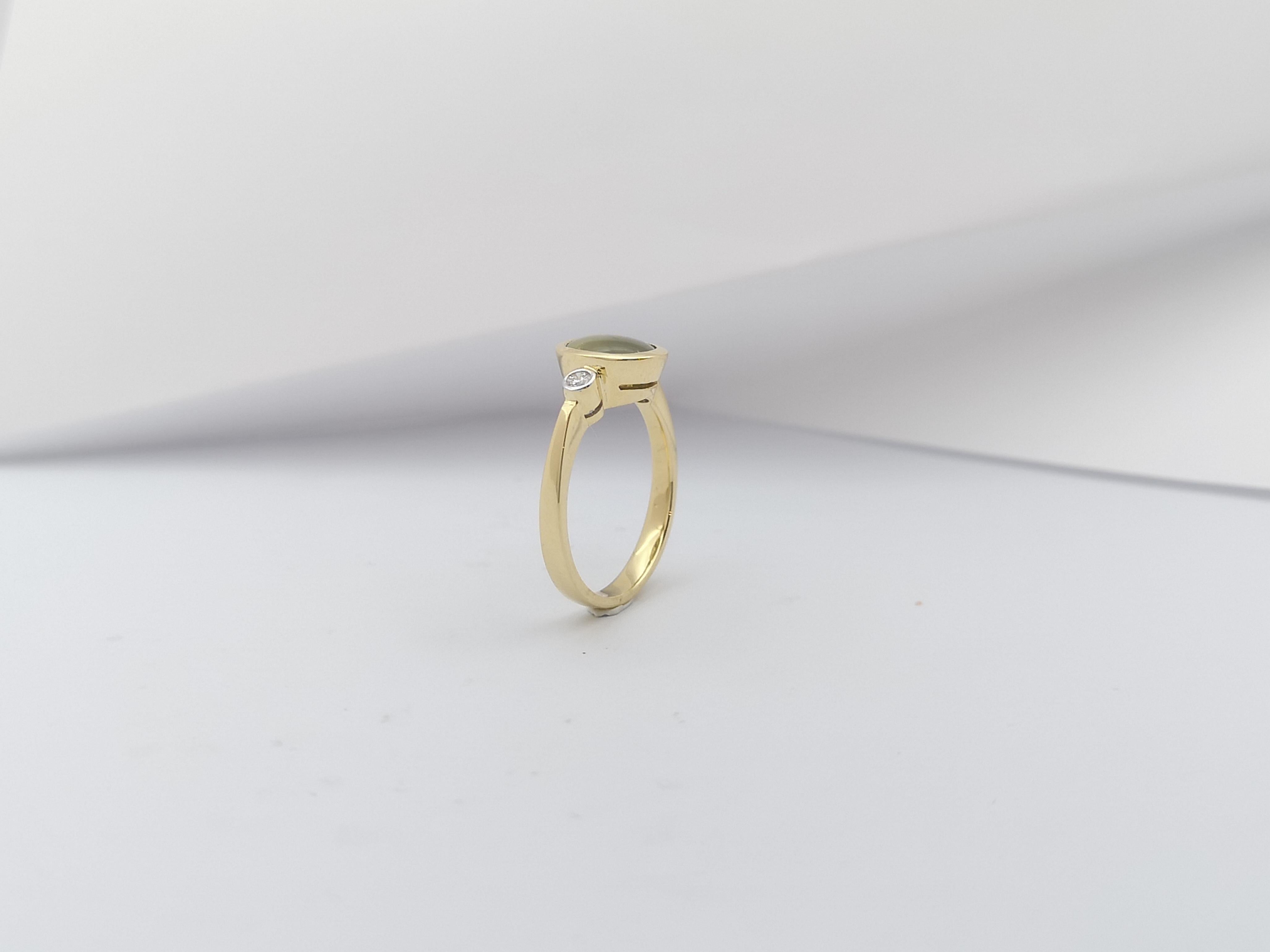 Chrysoberyl Cat's Eye with Diamond Ring Set in 18 Karat Gold Settings For Sale 3