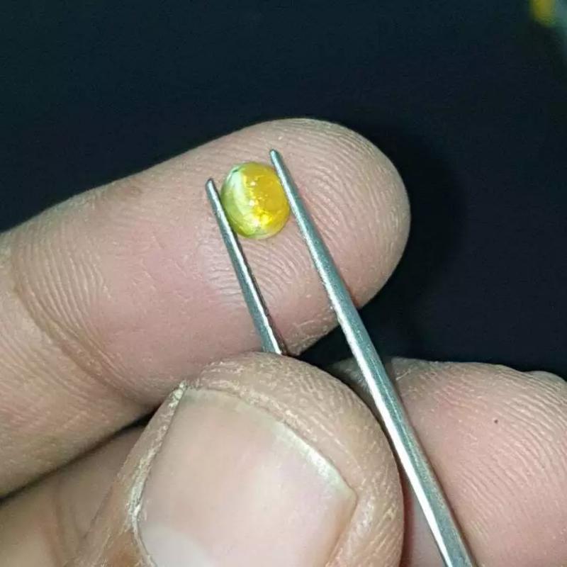Women's or Men's Chrysoberyl Cats Eyes 0.97cts Natural Cabochon IGI Certified For Sale