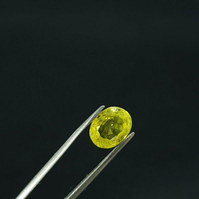 Oval Cut Chrysoberyl Stone 2.05 Cts Chrysoberyl Cut Stone Natural IGI Certified For Sale
