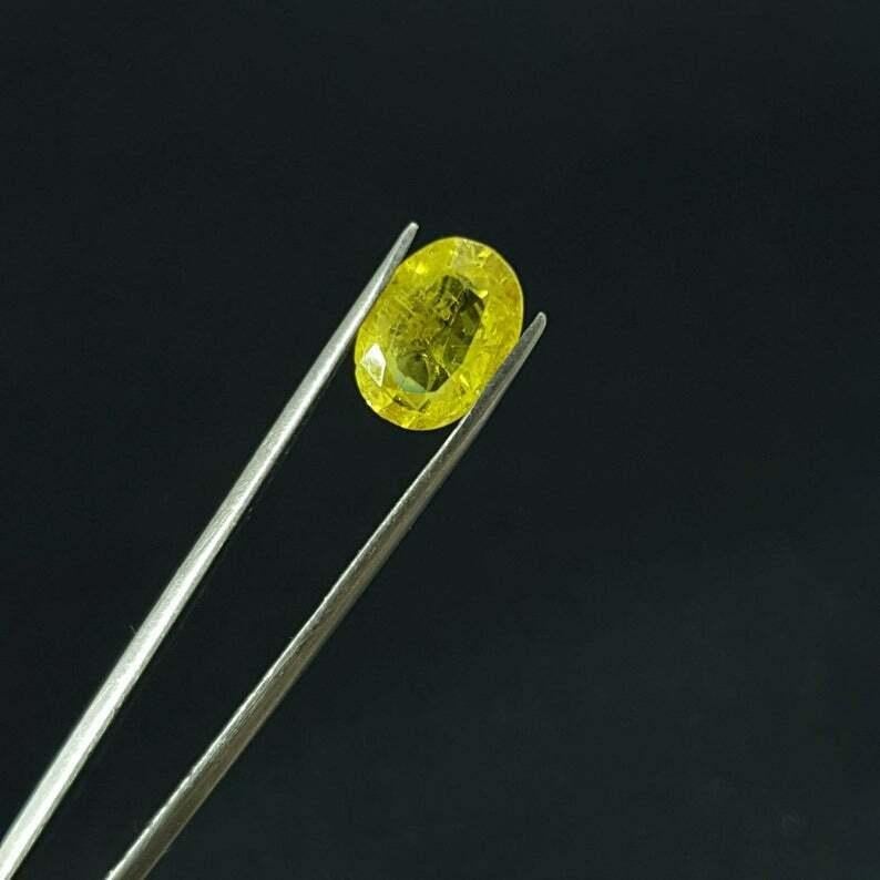 Chrysoberyl Stone Color Change Effect 3.10ct Natural Chrysoberyl IGI Certified
Light weight can be worn everyday

Additional information:
Condition: New with tags: A brand-new, unused, and unworn item (including handmade items) in the original