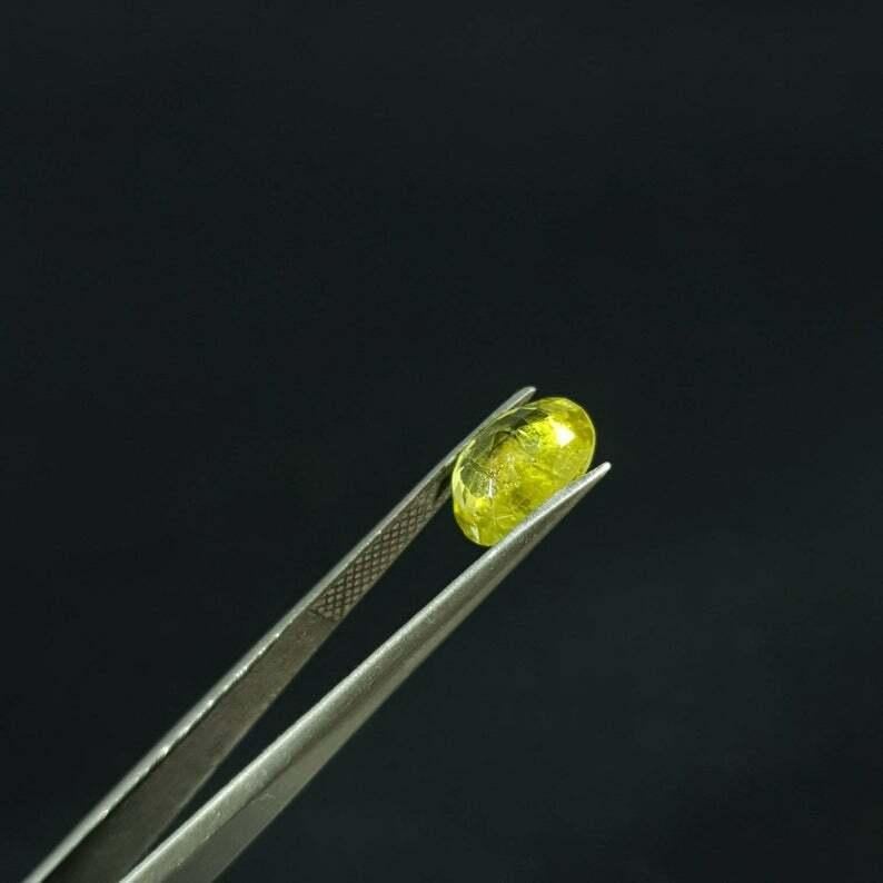 Chrysoberyl Stone Color Change Effect 3.10ct Natural IGI Certified In New Condition For Sale In Chicago, IL