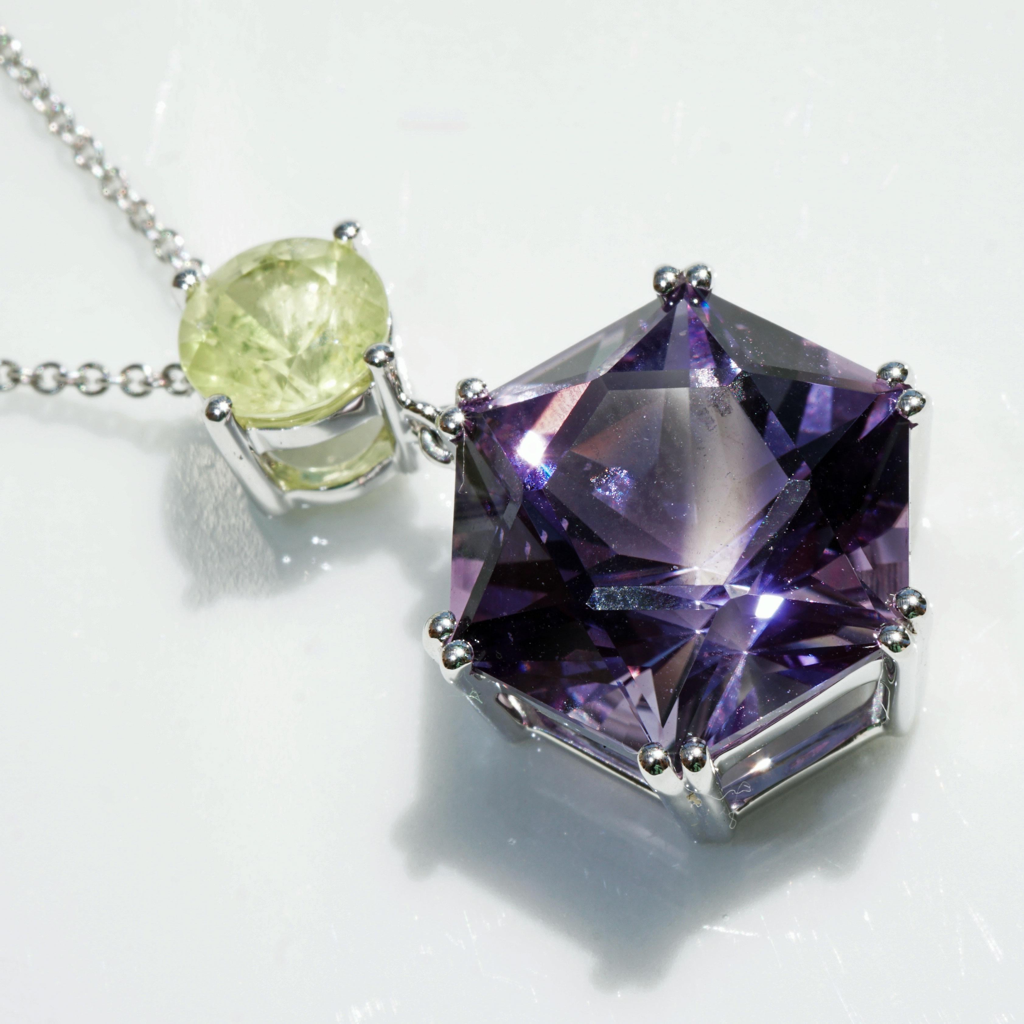 Hexagon Cut Chrysoberyll Amethyst Pendant with Chain neverseen Colors 10 ct Star Cut Brazil For Sale