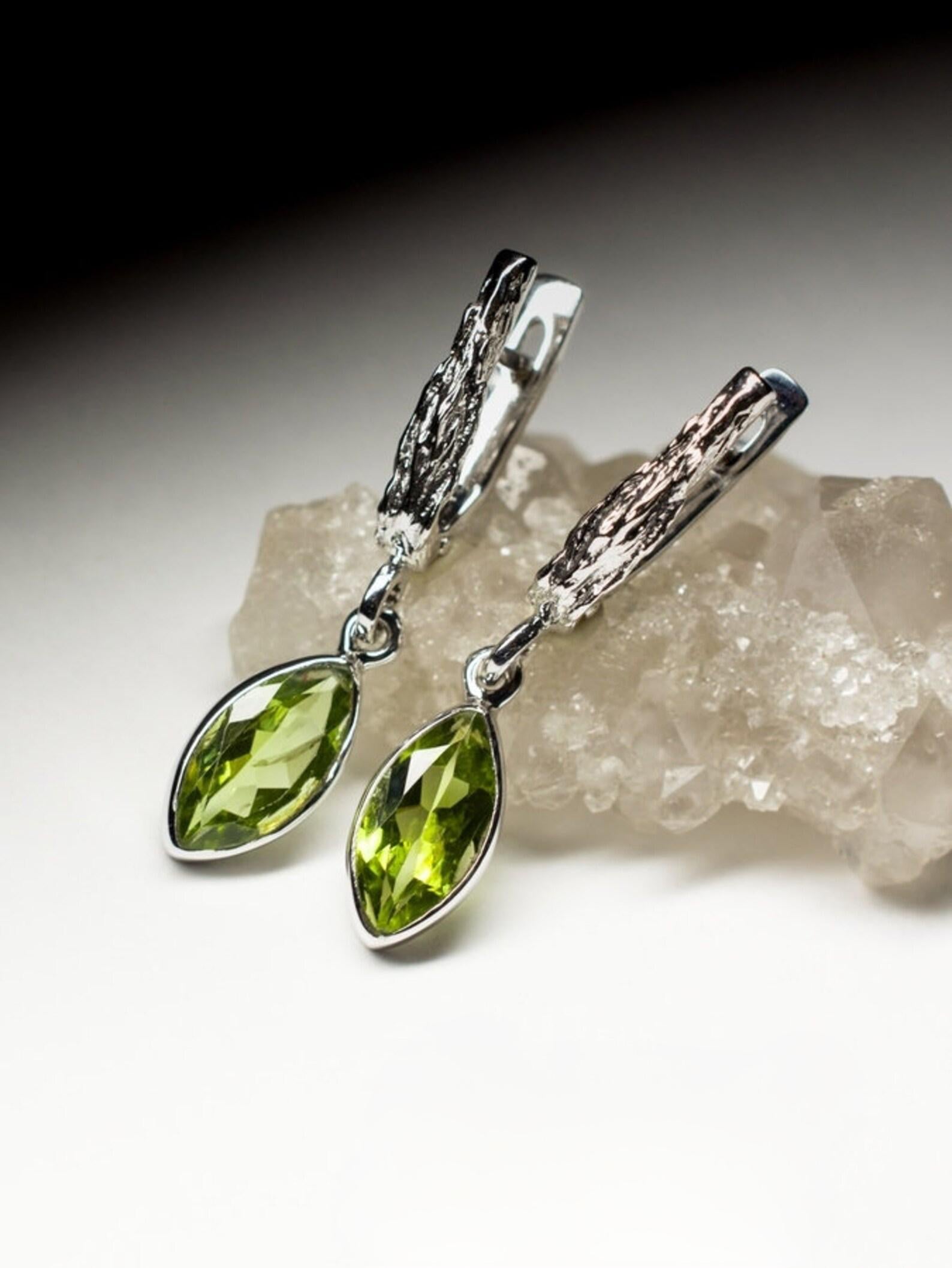 Chrysolite Silver Earrings Marquise Peridot Olive Green Leaf Gemstone In New Condition For Sale In Berlin, DE