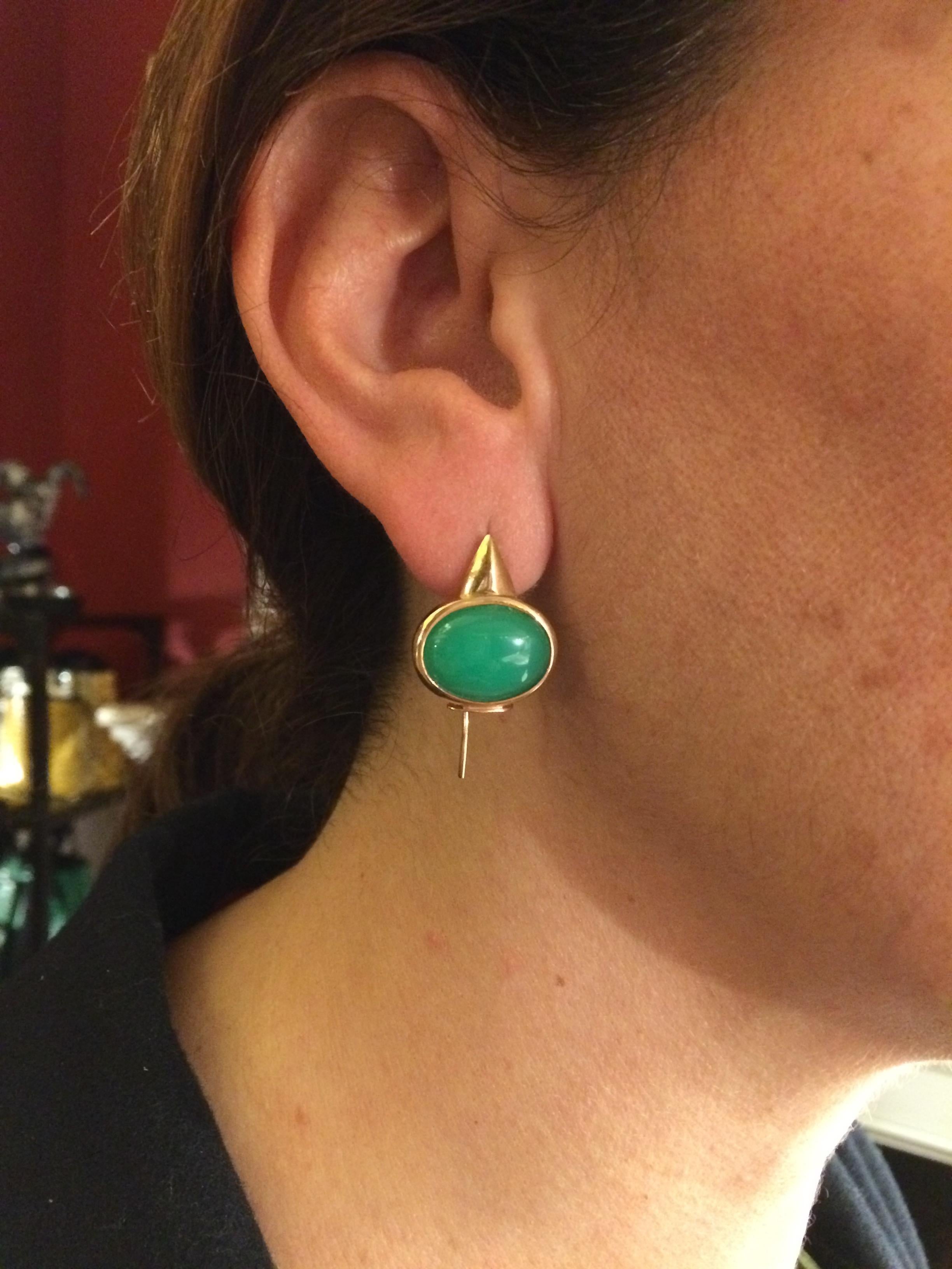 Boucles d'oreilles en or jaune 18 carats chrysophrase avec fermoir à levier et design Modernity en vente 1