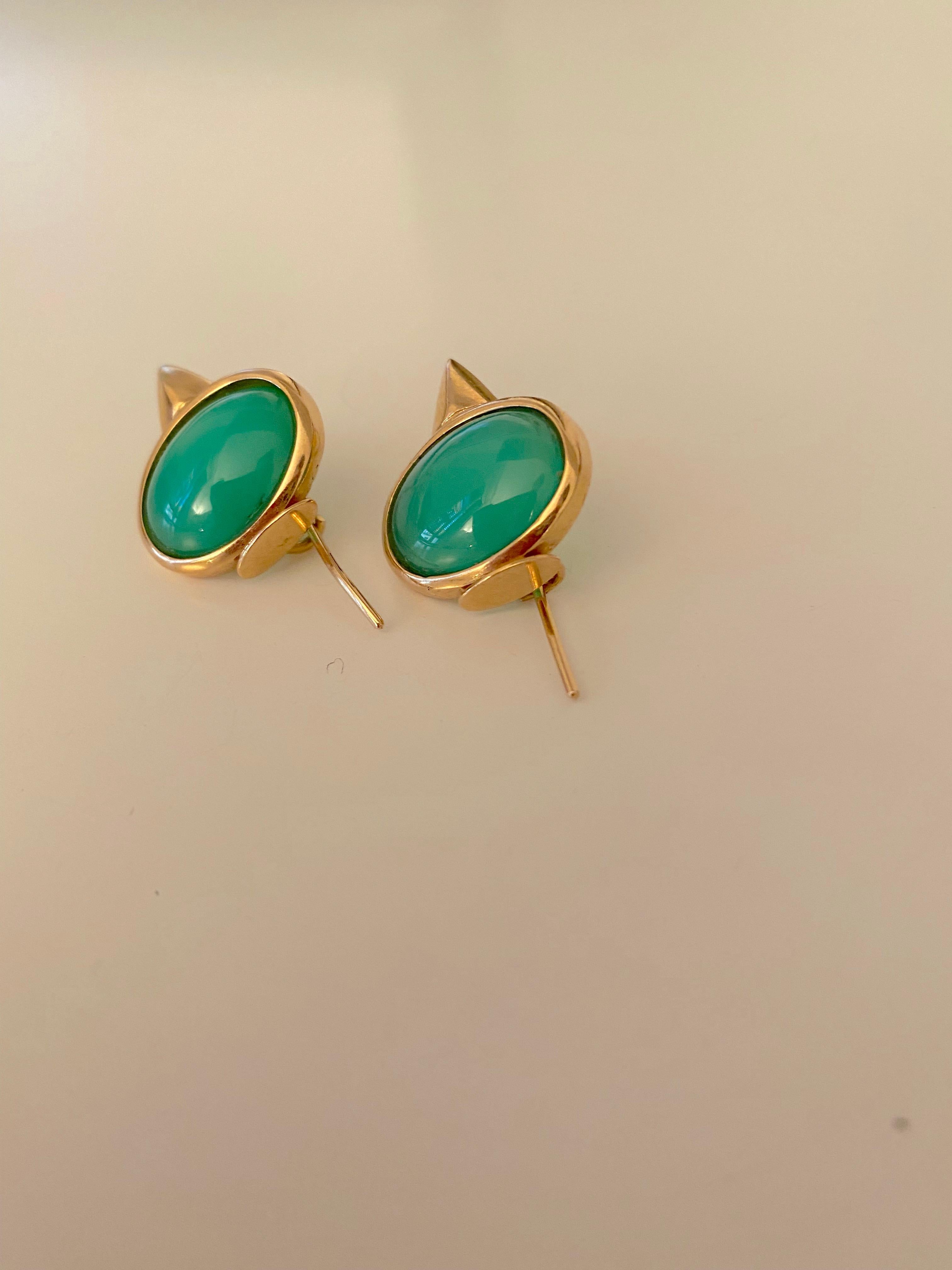 Chrysophrase 18 Karat Yellow Gold Stud Lever Back Modern Design Green Earrings In New Condition For Sale In Rome, IT