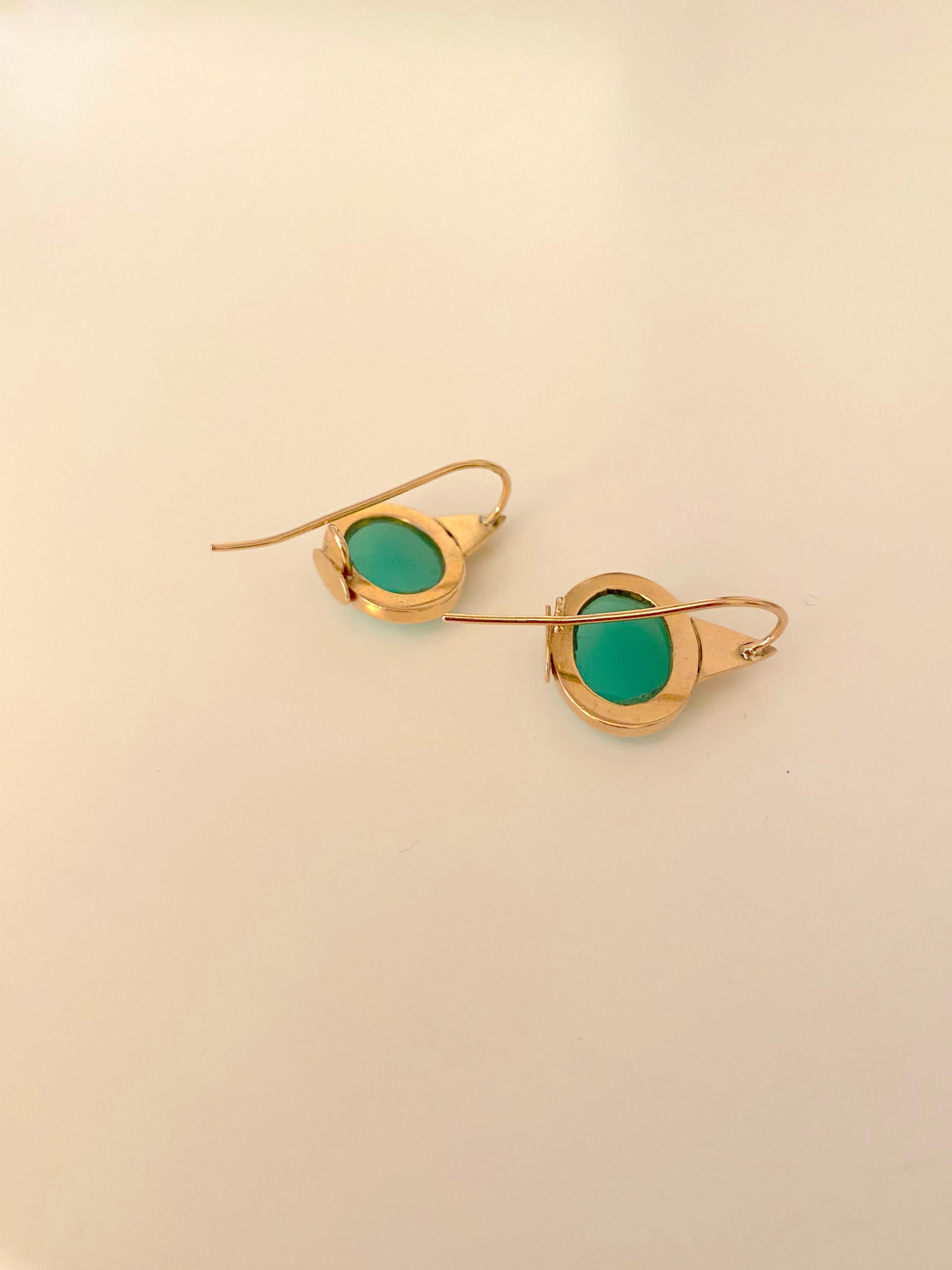 Women's Chrysophrase 18 Karat Yellow Gold Stud Lever Back Modern Design Green Earrings For Sale