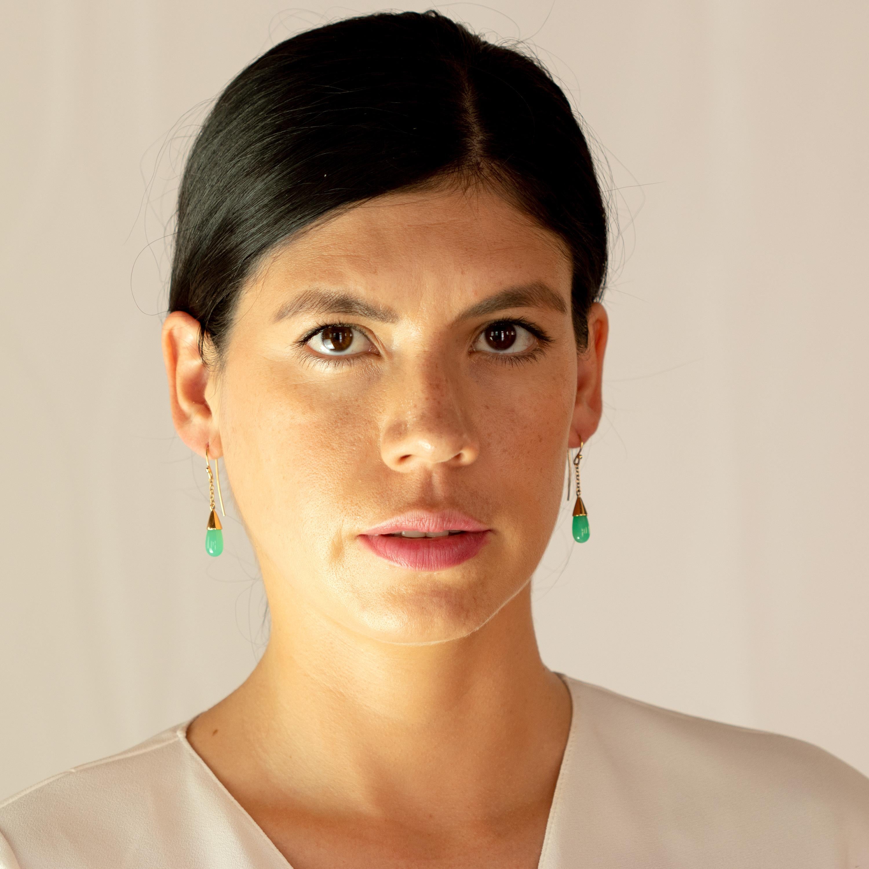 Orecchini a goccia con pera in oro 18 carati Greene & Greene & Greene in vendita 3