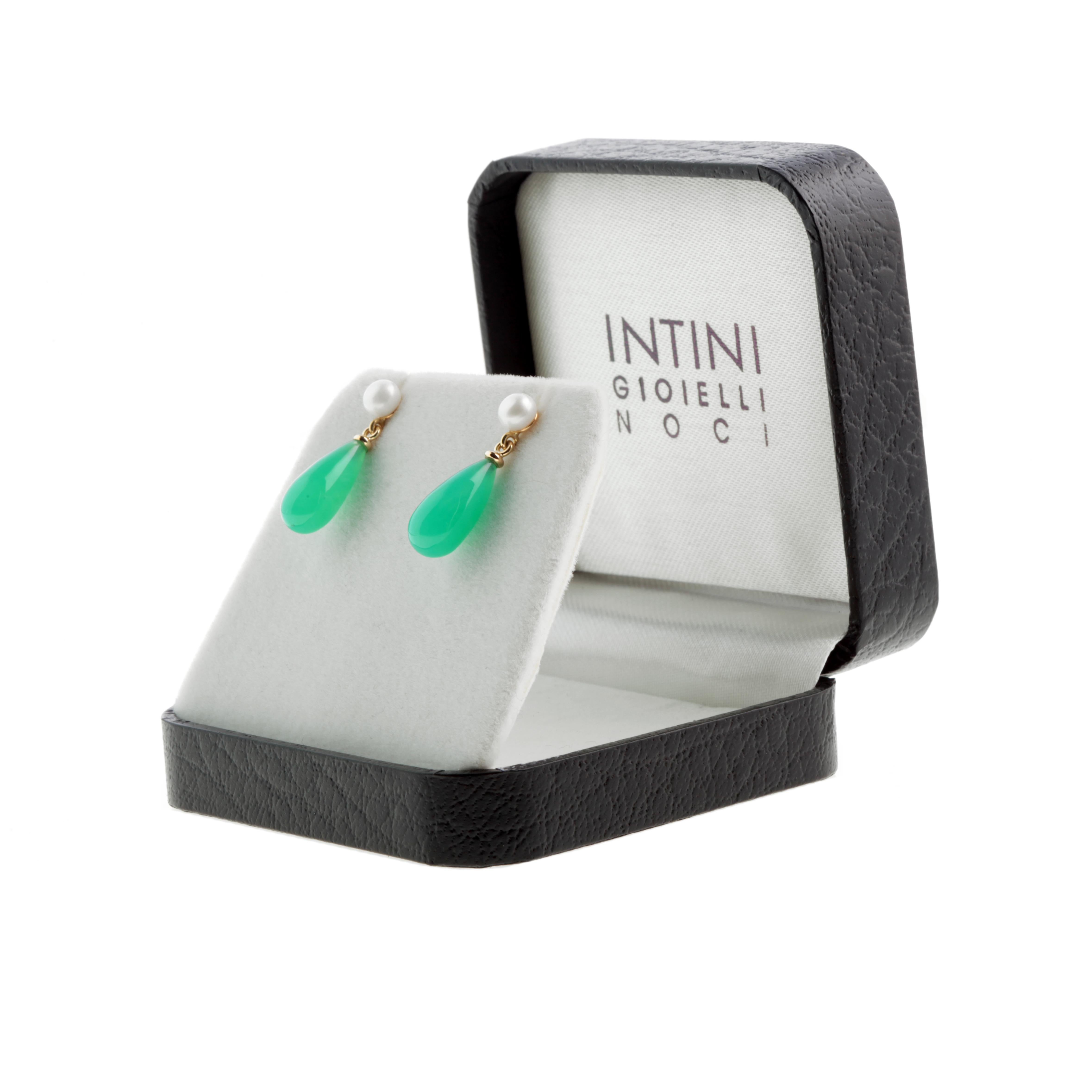 Dreamy translucent green chrysophrase pear briolette earrings, embellished with freshwater natiral pearls and 18 karat yellow gold in a unique drop tear-pear shape. Let Intini Jewels, our traditonal Handmade Milanese brand, surprise you with