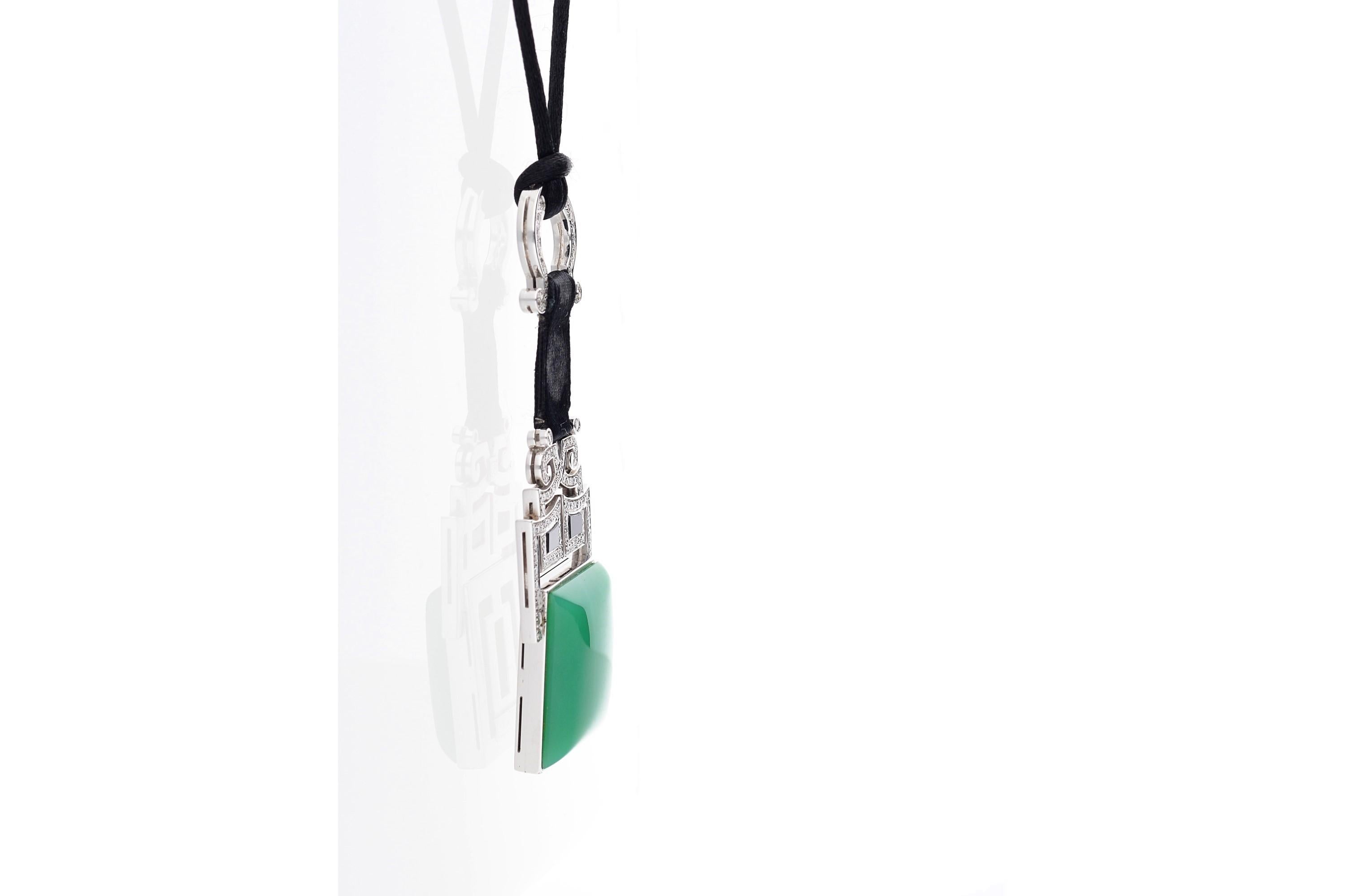 Halskette mit Anhänger im Art-Déco-Stil mit Chrysophase, Diamanten und Onyx. im Angebot 3