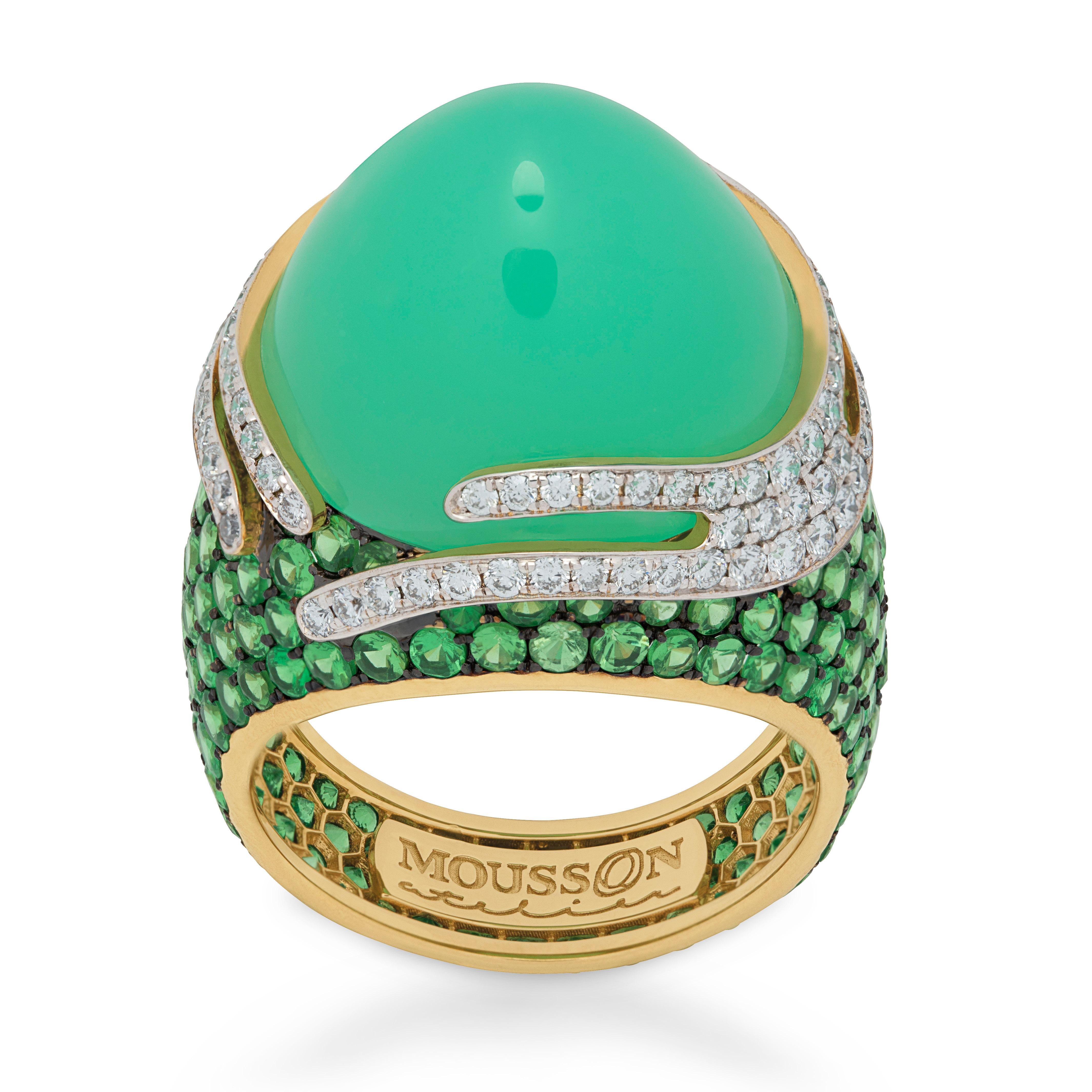 Chrysoprase 21.96 Carat Tsavorites Diamonds 18 Karat Gold Fuji Ring
Series of these Rings isn't called Fuji for nothing, since the inspiration for the creation of these products came to us exactly from the contemplation of this majestic mountain.