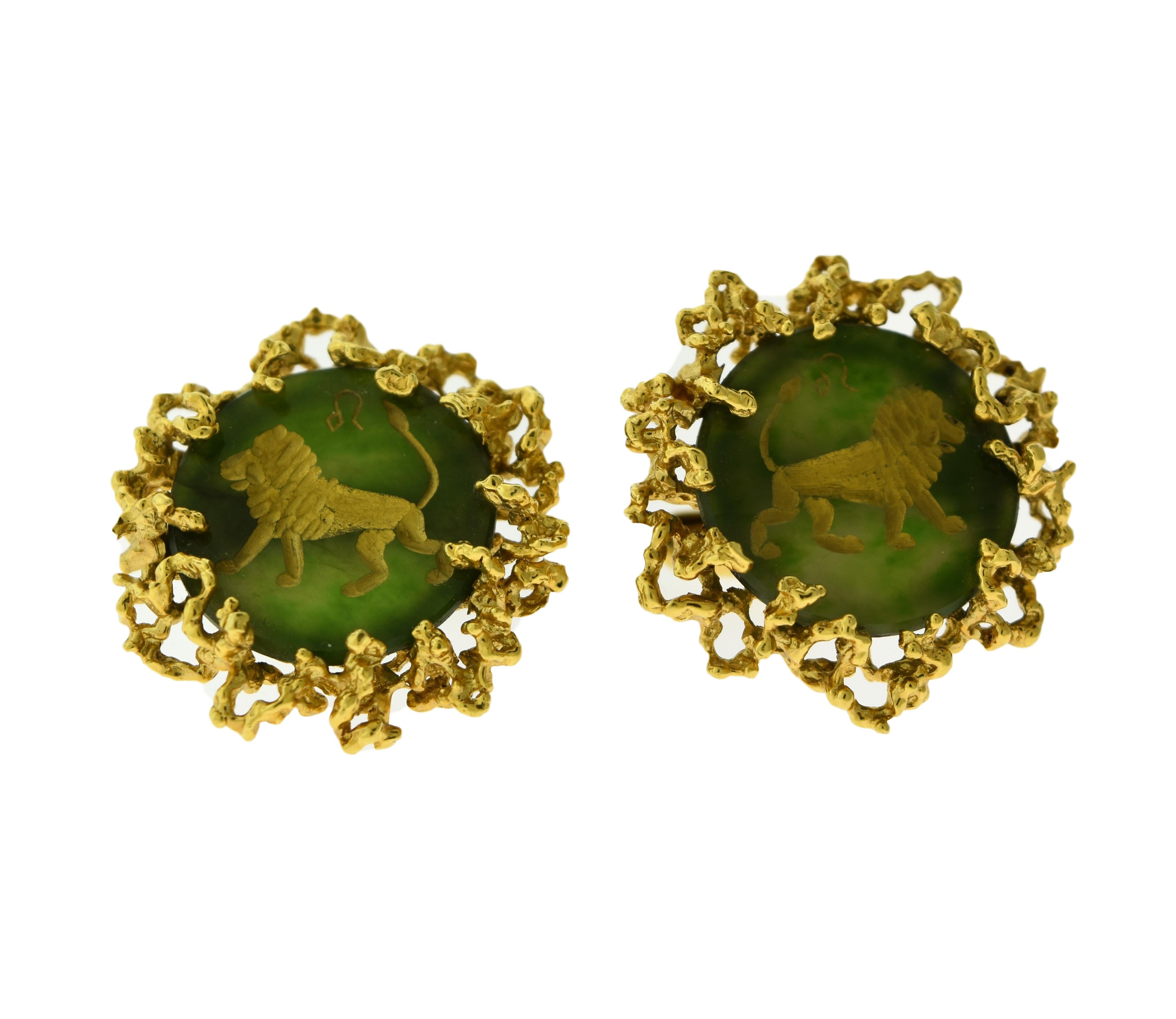Women's or Men's Chrysoprase and 18 Karat Yellow Gold Cufflinks with Lion Motif For Sale