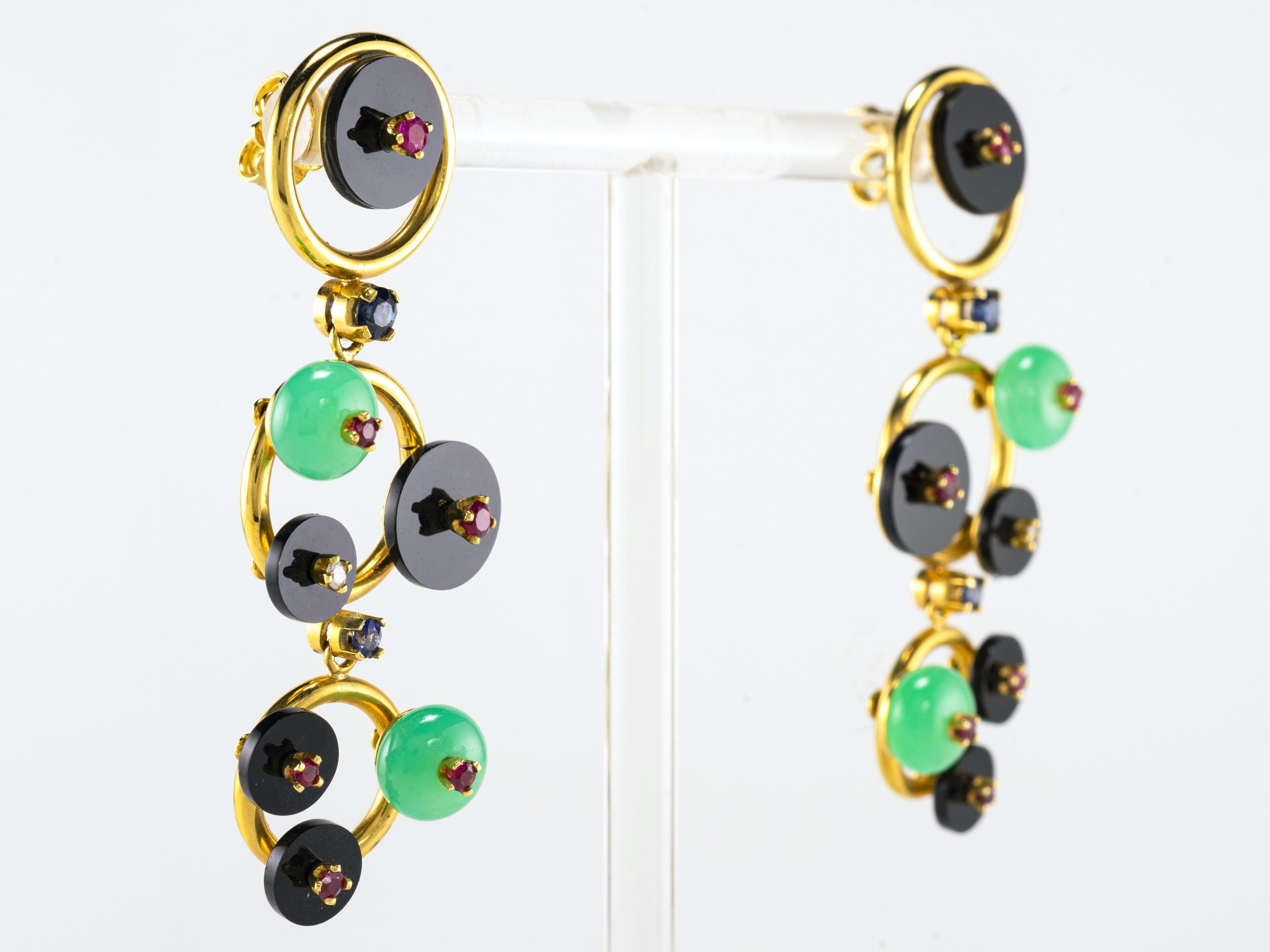 Mixed Cut Chrysoprase and Onyx 18 Karat Gold Drop Earrings For Sale