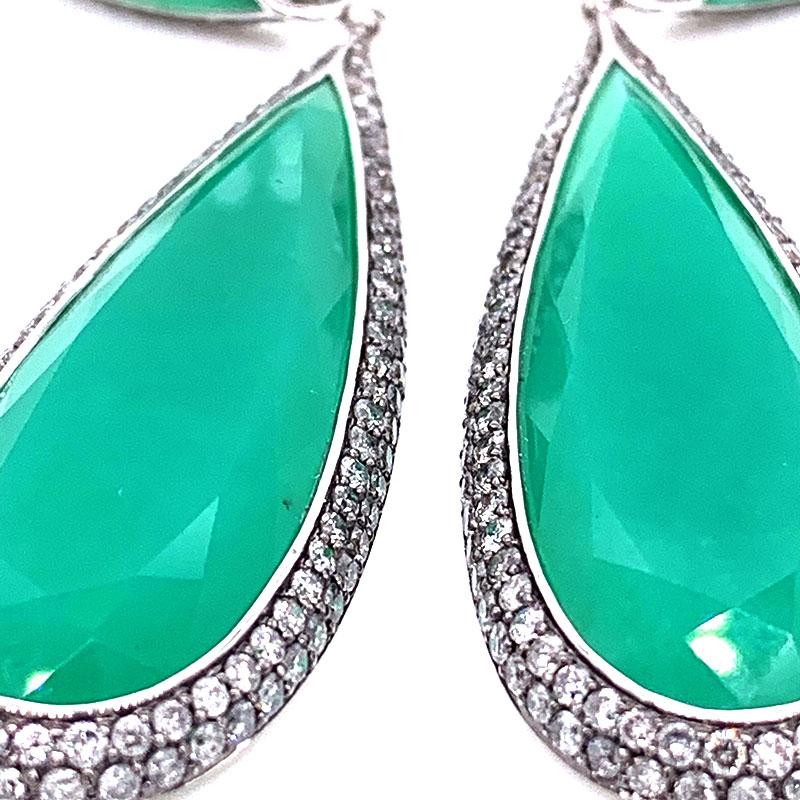 Boucles d'oreilles en goutte en or avec chrysoprase, calcédoine et diamants Unisexe en vente