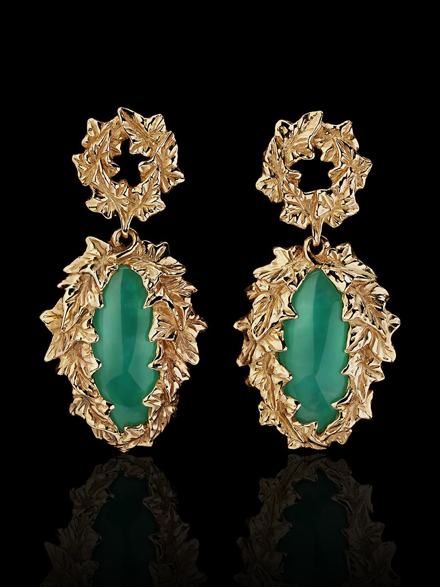 Art nouveau Boucles d'oreilles en or et chrysoprase vert lierre pendantes longues style art nouveau en vente