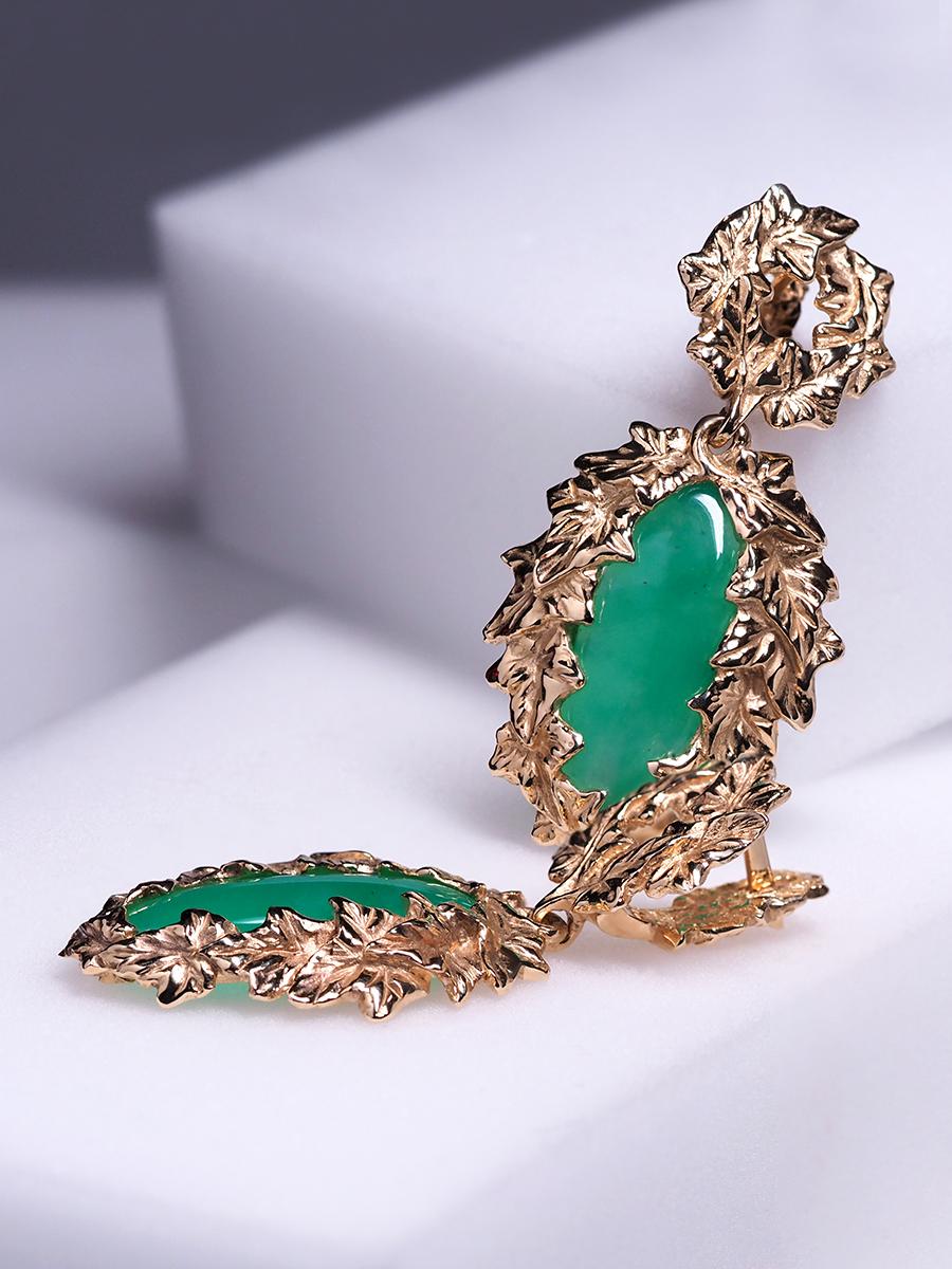 Boucles d'oreilles en or et chrysoprase vert lierre pendantes longues style art nouveau en vente 8