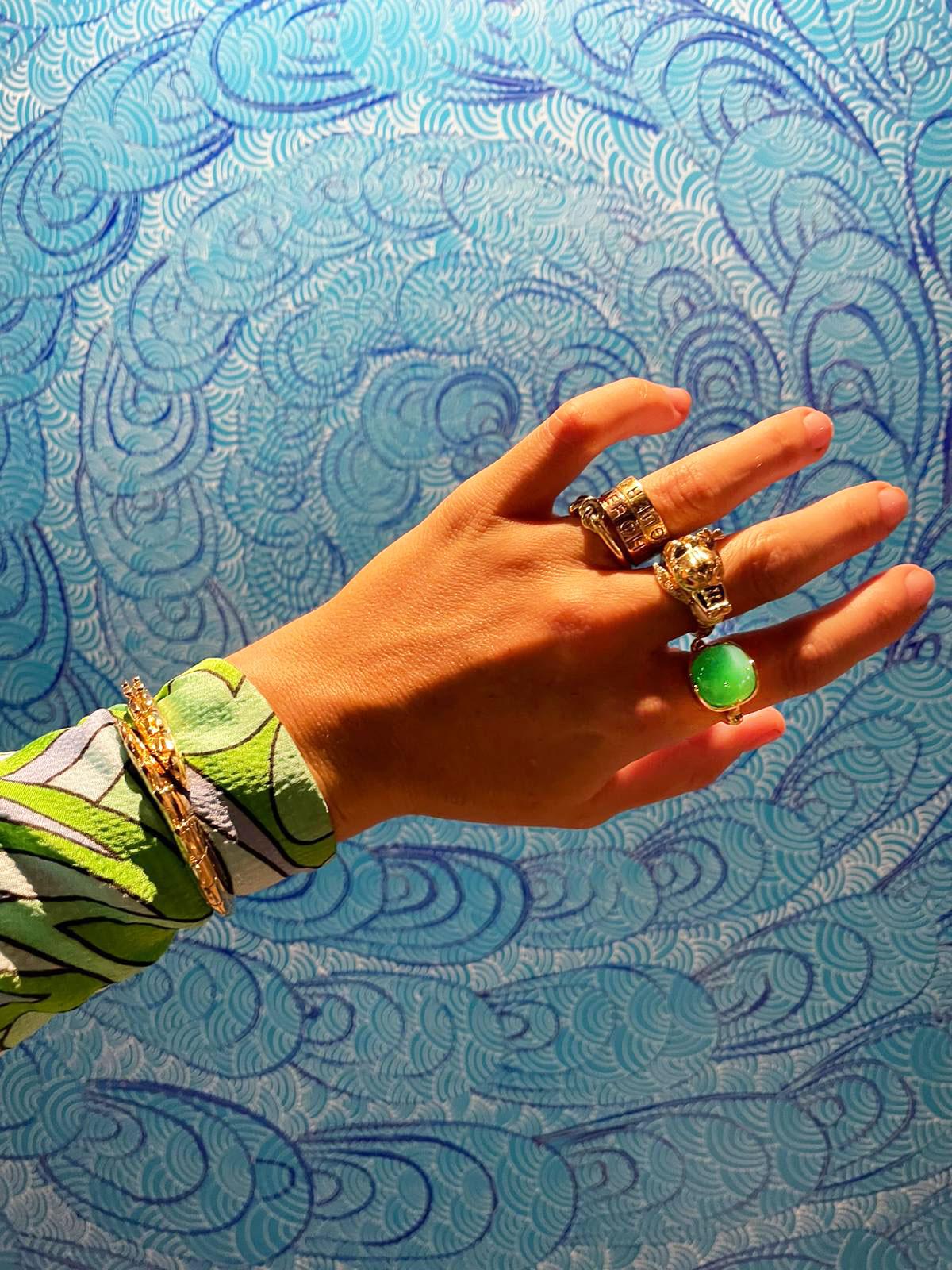 Taille cabochon Bague à nœud cabochon en chrysoprase verte en or jaune 18 carats en vente