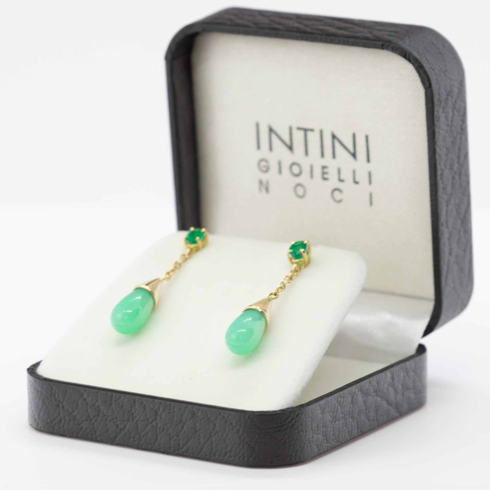 Chrysoprase Natural Emerald 18 Karat Gold Pear Drop Dangle Cocktail Earrings In New Condition For Sale In Milano, IT