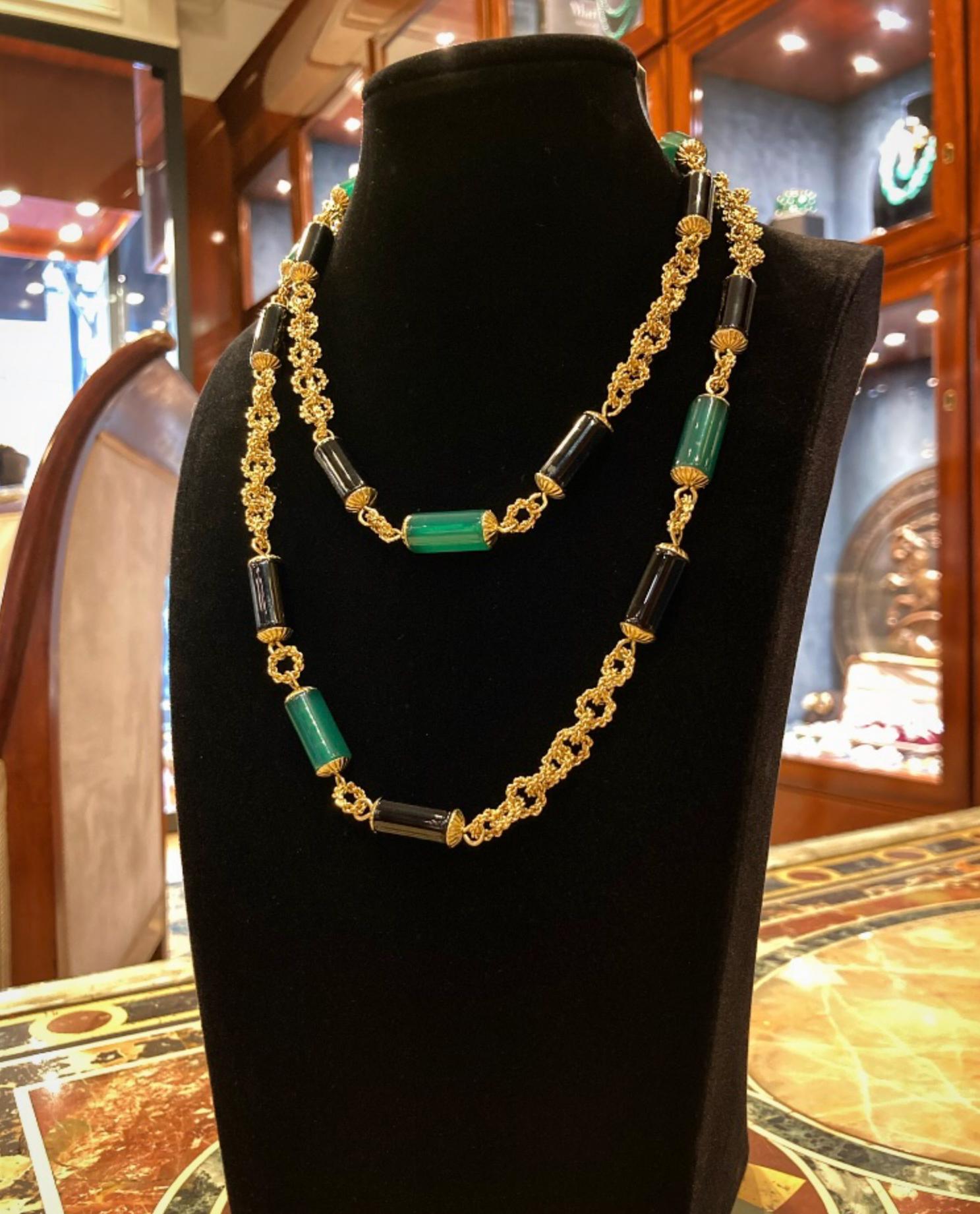 Chrysoprase and Onyx Bead Yellow Gold Sautoir Chain Necklace In Excellent Condition In New York, NY